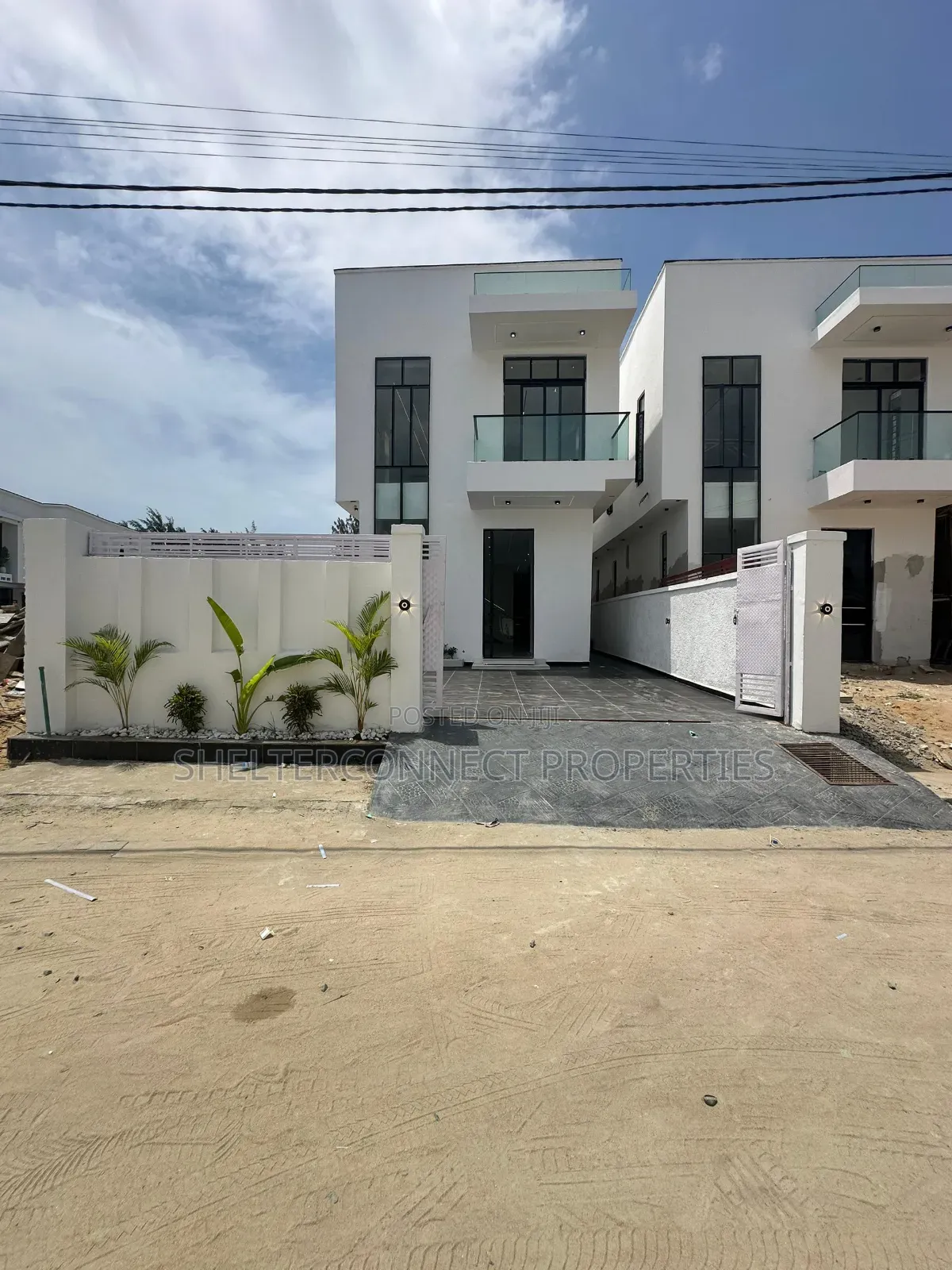5bdrm Duplex in Ikota for sale in Ikota
