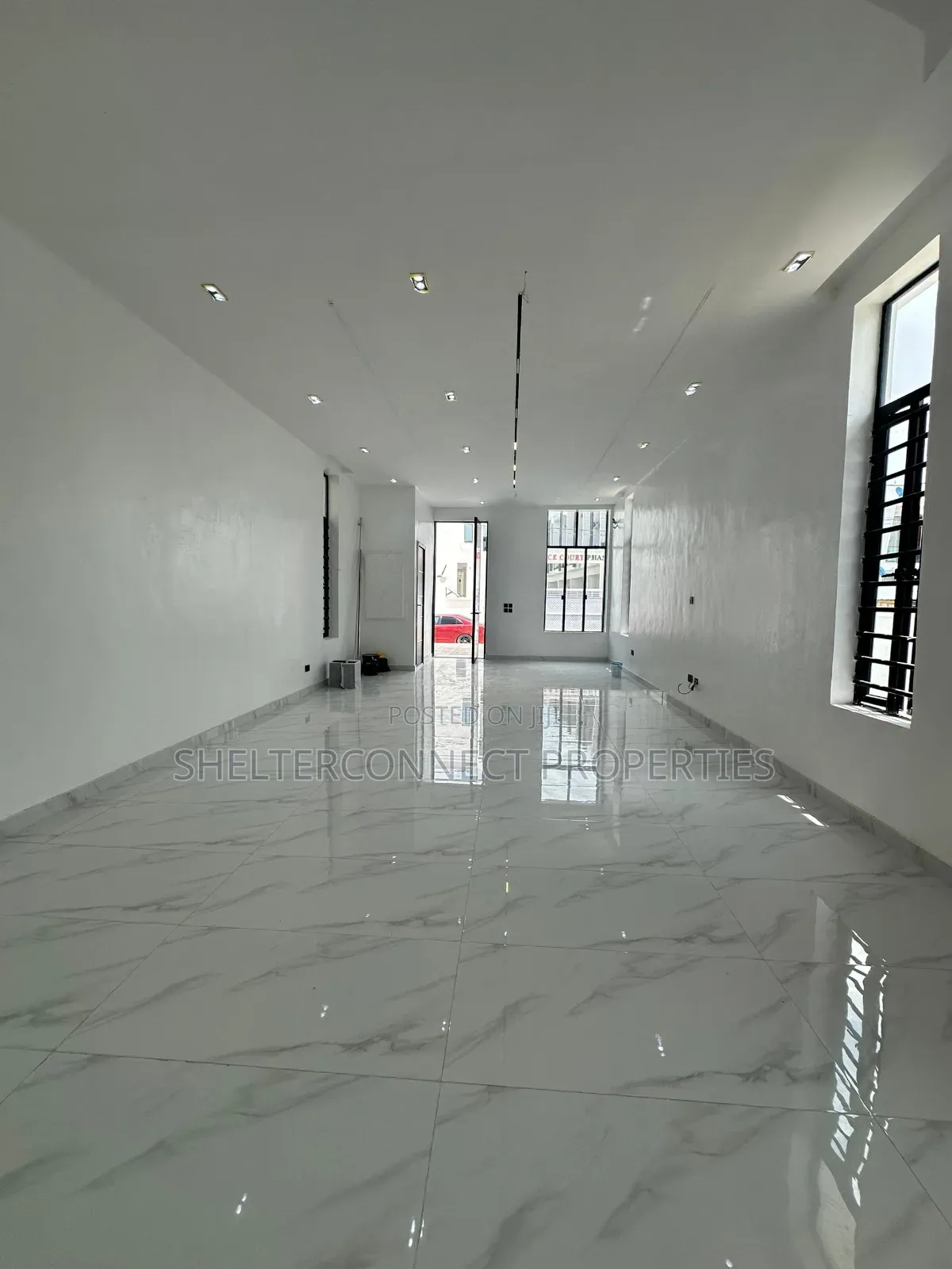 5bdrm Duplex in Ikota for sale in Ikota