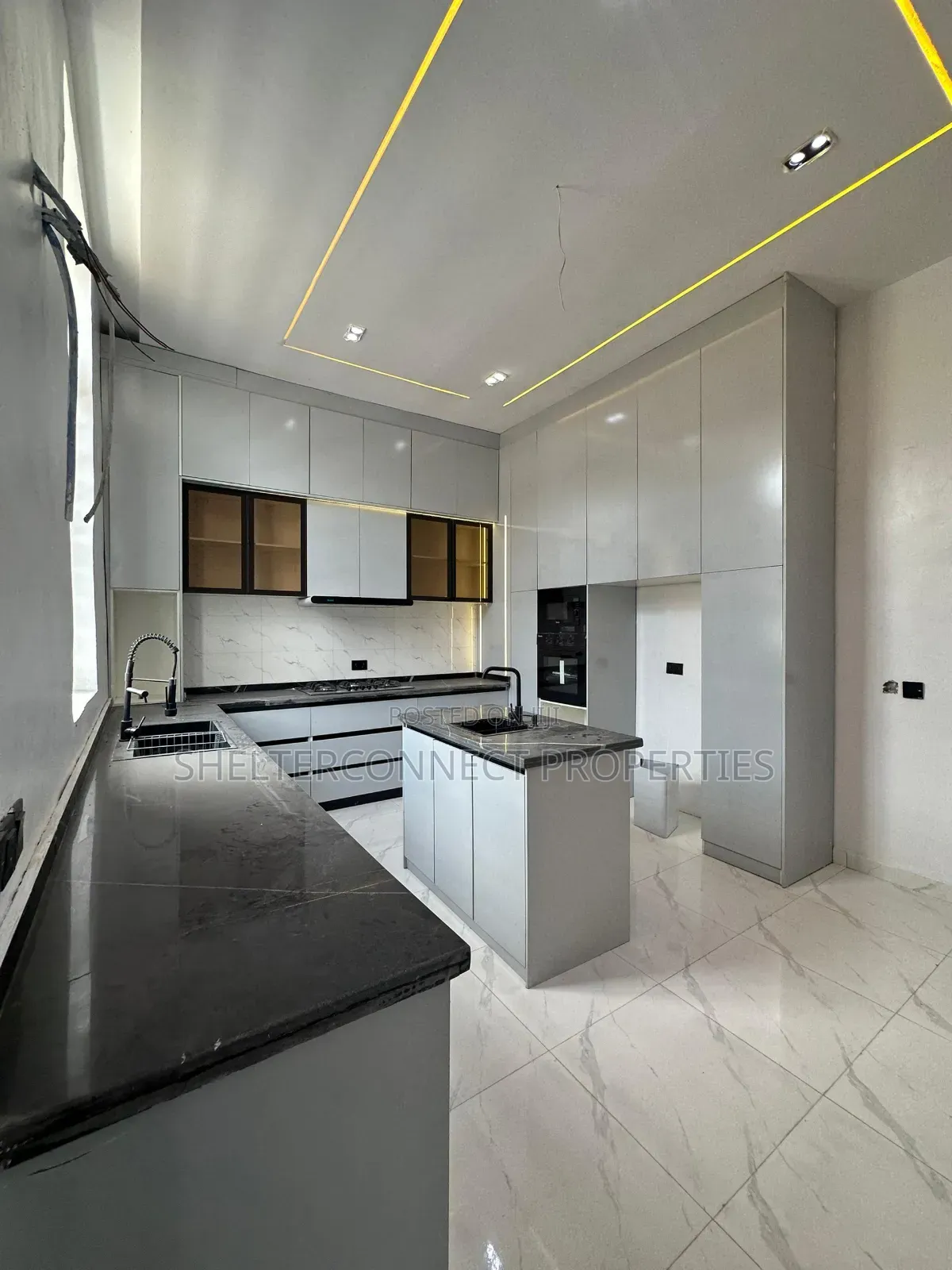 5bdrm Duplex in Ikota for sale in Ikota