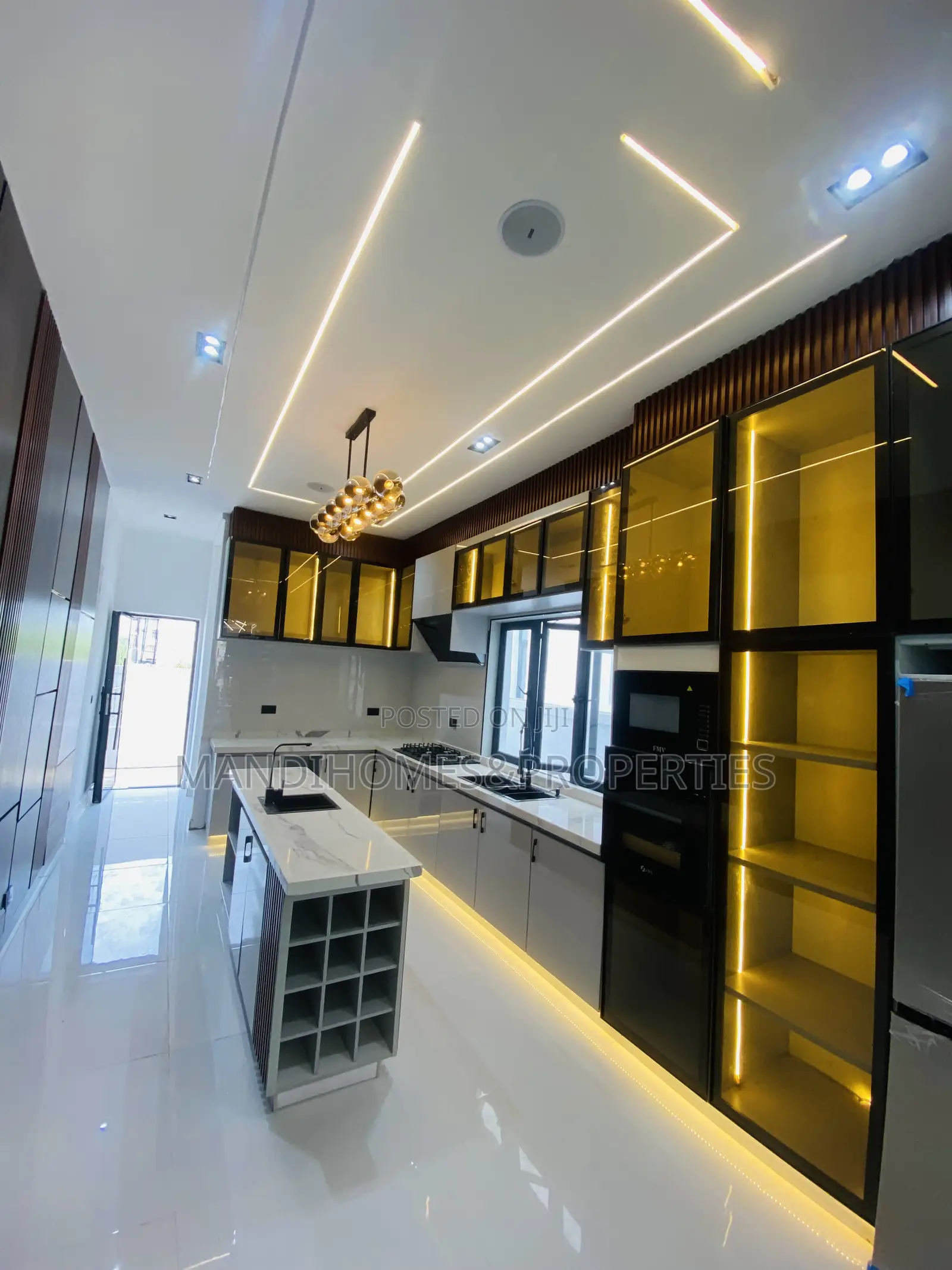 5bdrm Duplex in Lekki for sale in Lekki