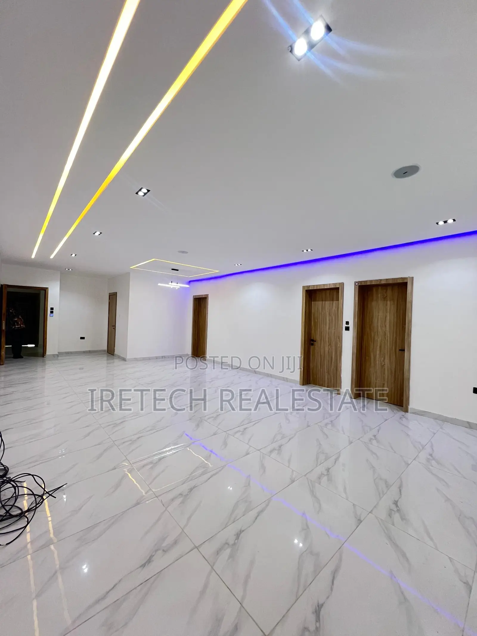 2bdrm Apartment in Off Freedom Way In, Lekki Phase 1 for sale in Lekki Phase 1