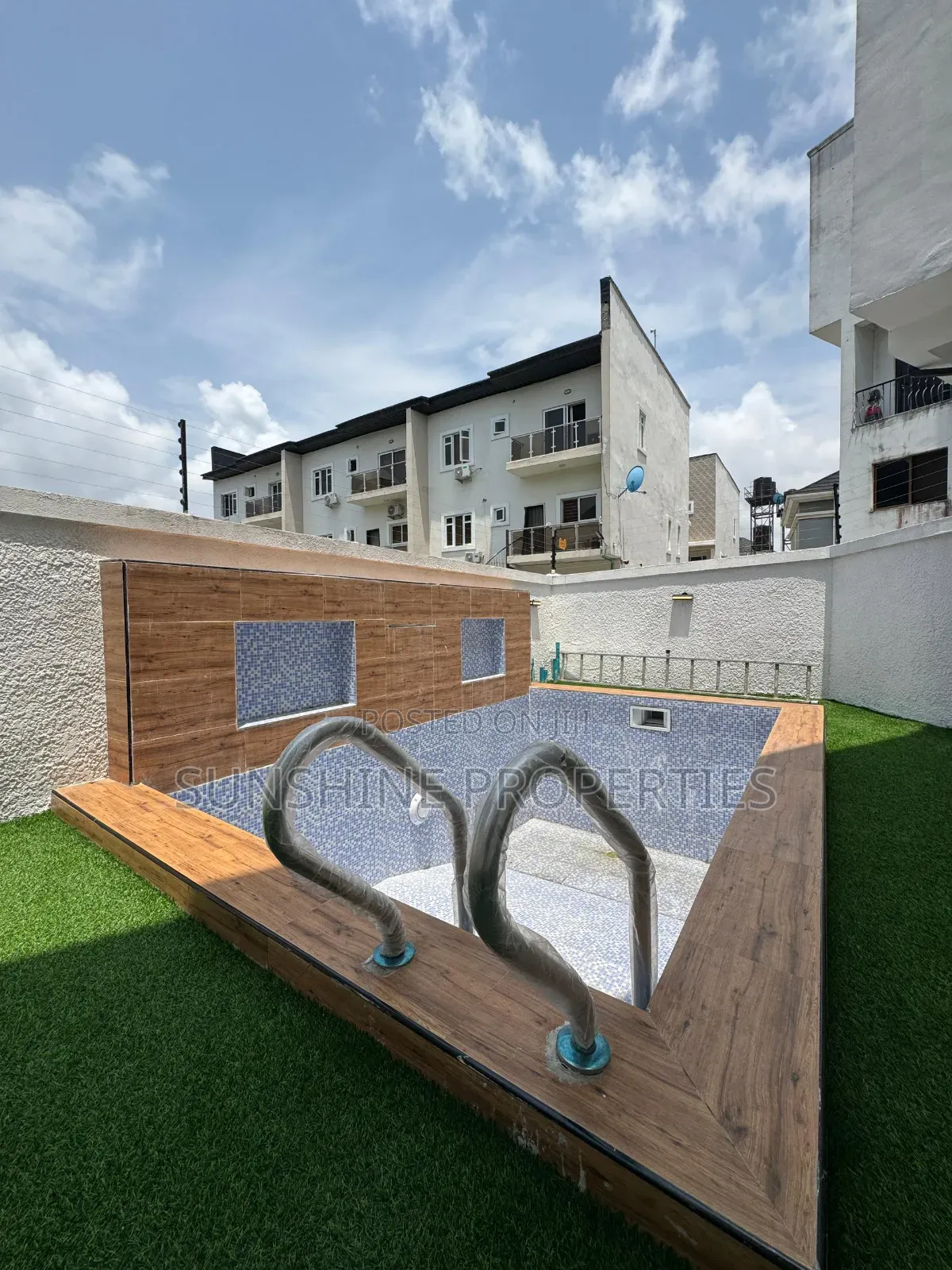 5bdrm Duplex in Chevron for sale in Chevron