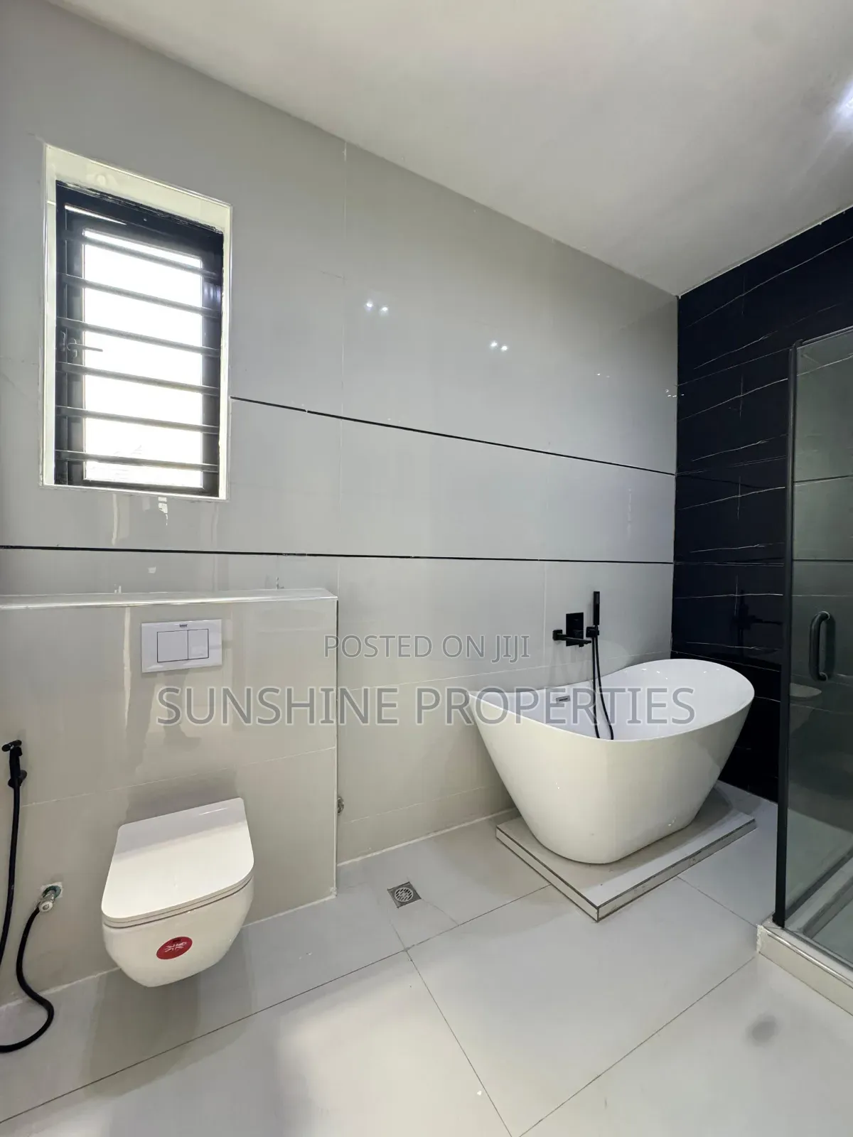 5bdrm Duplex in Chevron for sale in Chevron