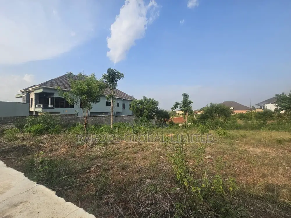 Fenced 1000sqm Residential Land in Osoba Presidential Hilltop in Abeokuta South