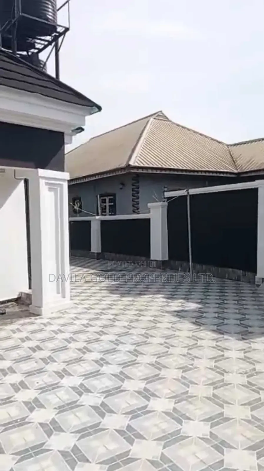 11bdrm Block of Flats in Benin City for sale in Benin City
