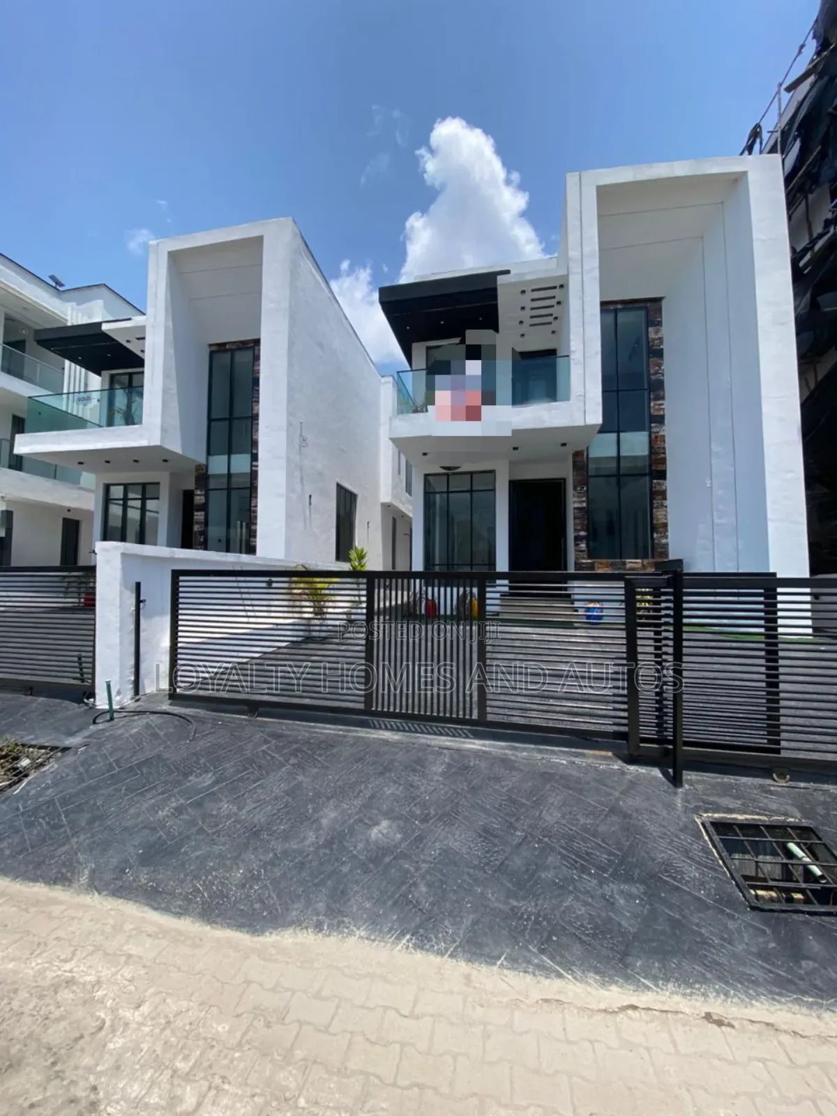5bdrm Duplex in Chevron for sale in Chevron