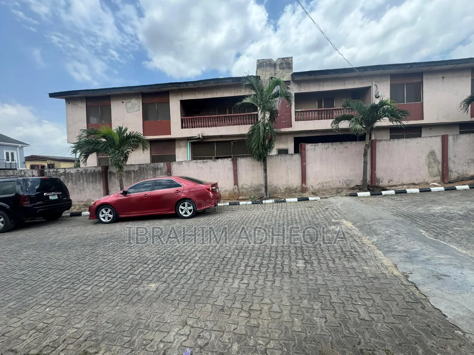 A Corner Peice Land Measuring 689sqm With a 4unit of 3bedroom in Berger