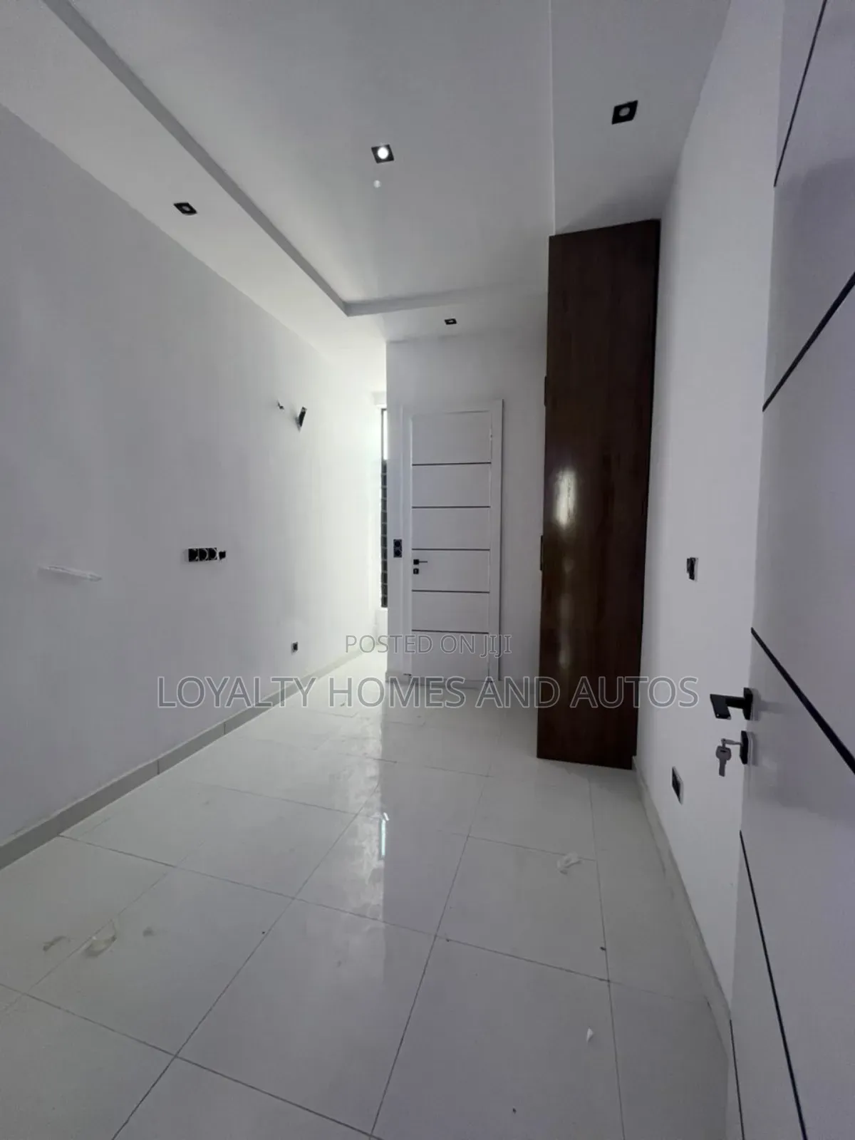 3bdrm Duplex in Ikota for sale in Ikota