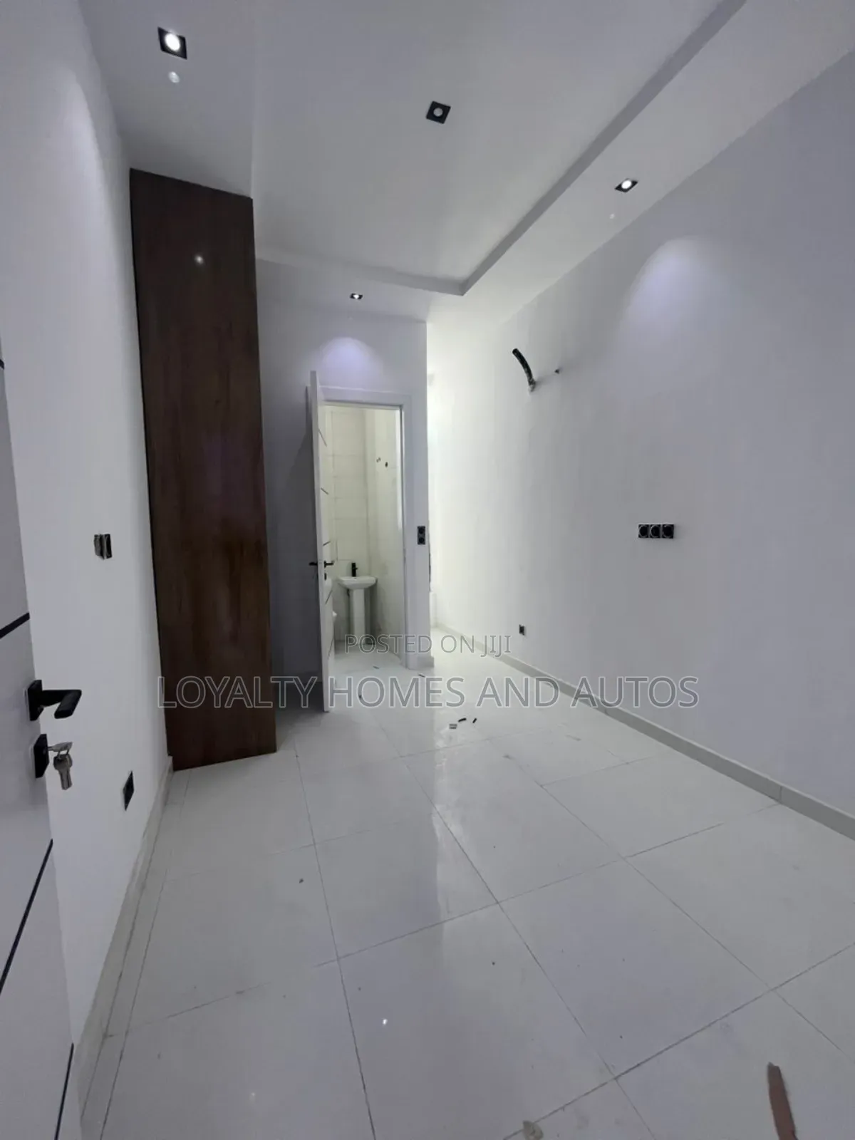 3bdrm Duplex in Ikota for sale in Ikota