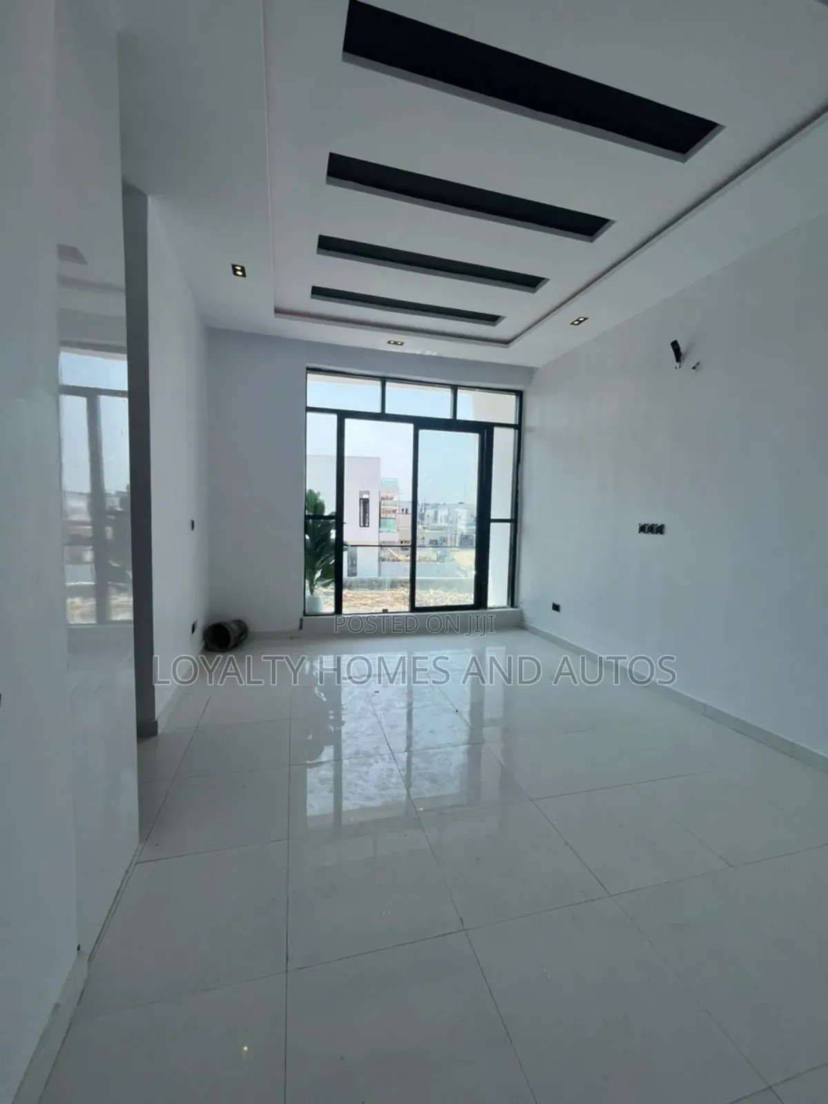 3bdrm Duplex in Ikota for sale in Ikota
