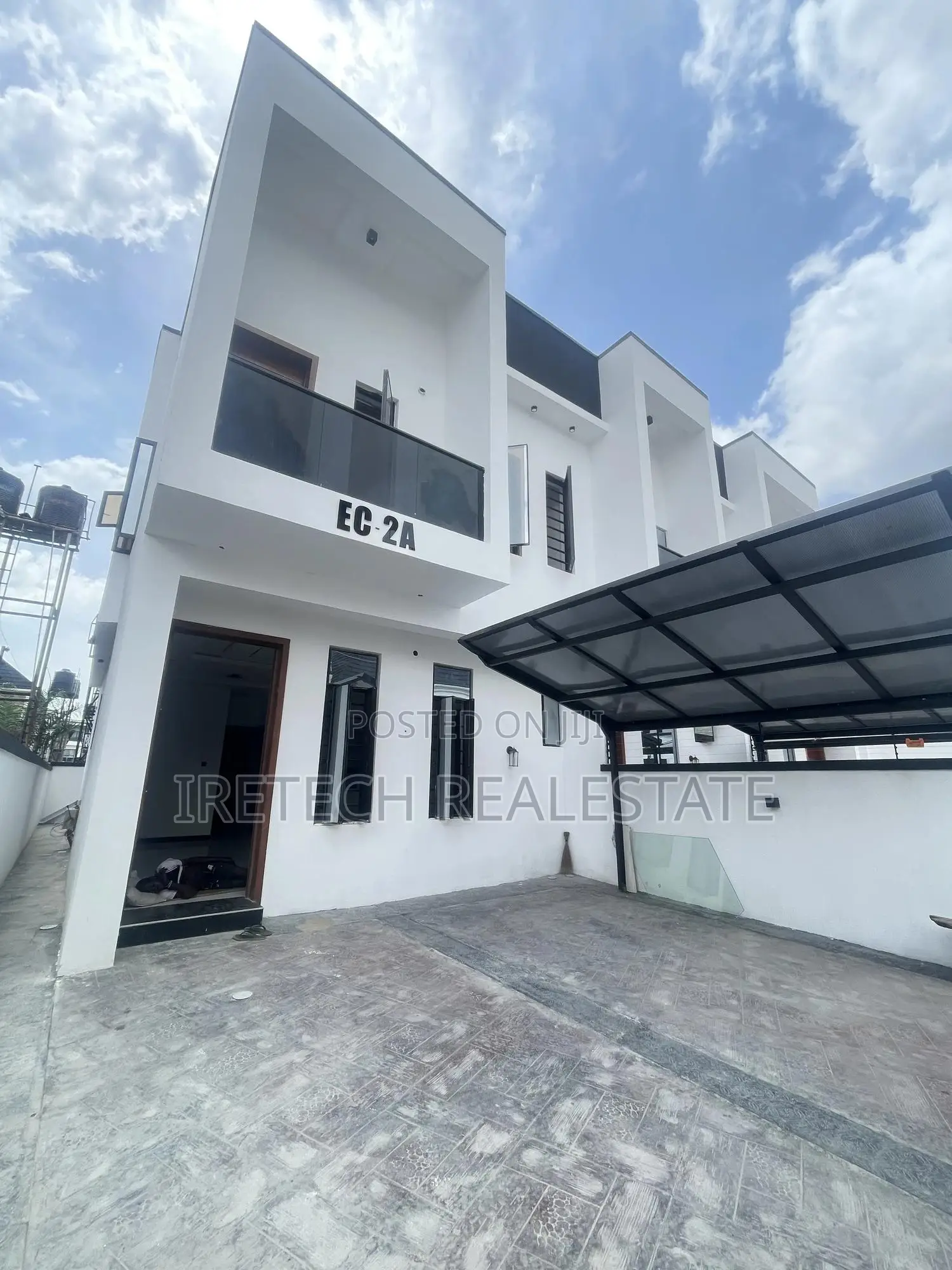 4bdrm Townhouse/Terrace in In A Gated Estate, Off Lekki-Epe Expressway in Off Lekki-Epe Expressway