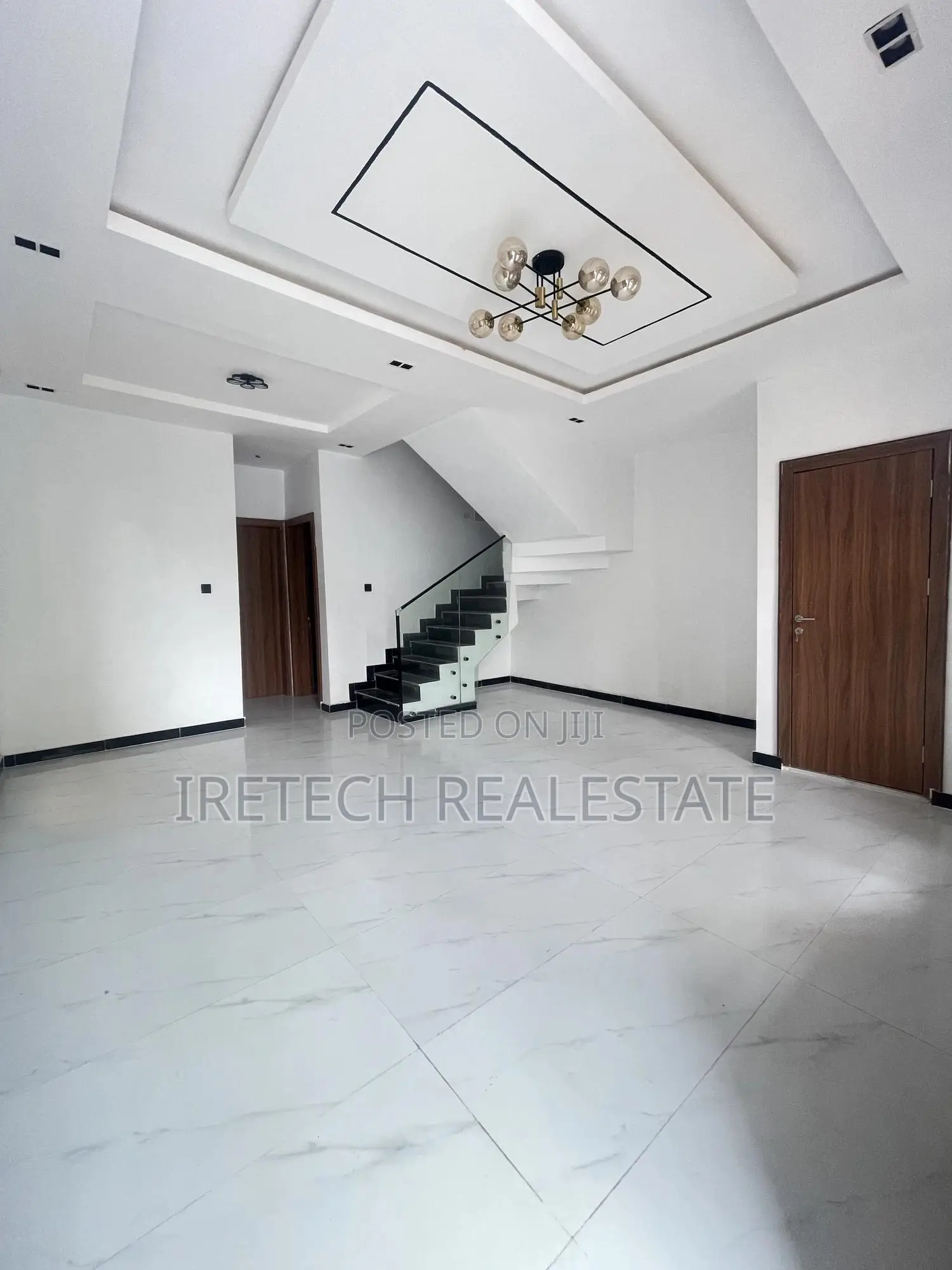 4bdrm Townhouse/Terrace in In A Gated Estate, Off Lekki-Epe Expressway in Off Lekki-Epe Expressway