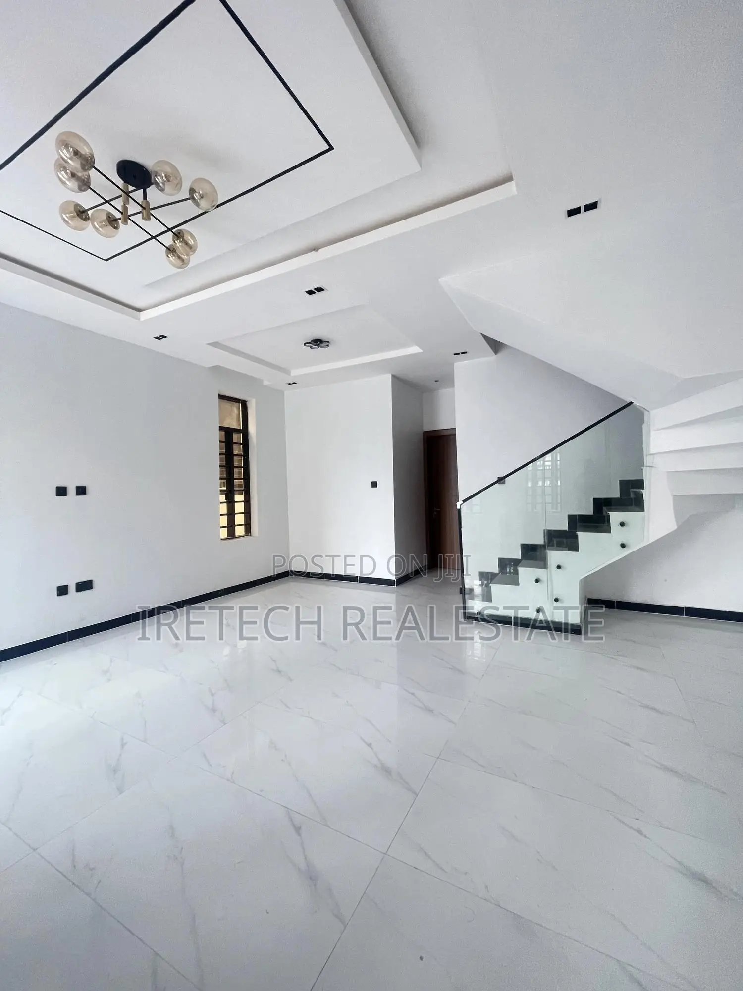 4bdrm Townhouse/Terrace in In A Gated Estate, Off Lekki-Epe Expressway in Off Lekki-Epe Expressway