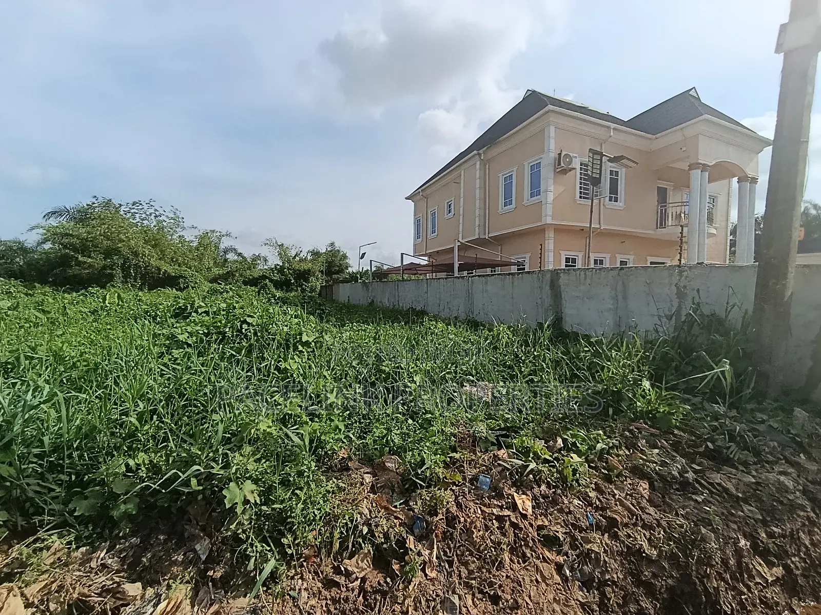 Full Plot of Land in a Very Decent Area in Ipaja / Ipaja