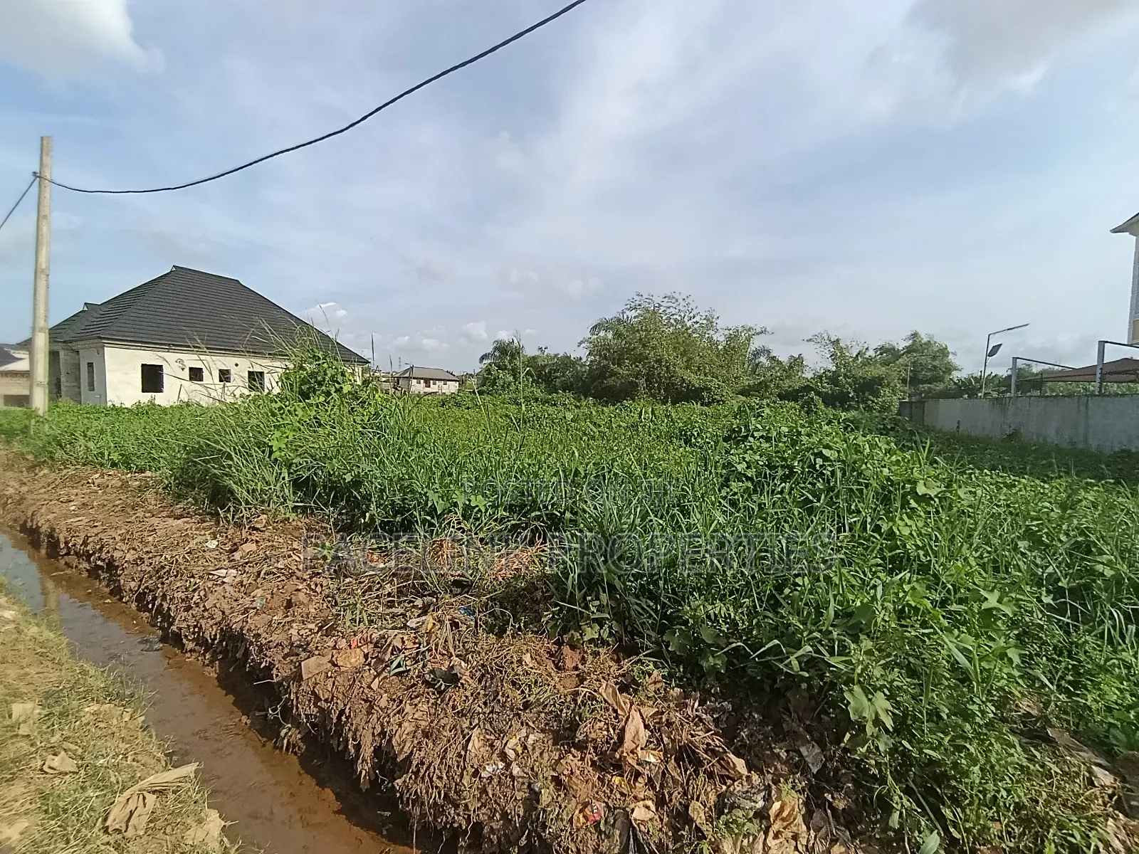 Full Plot of Land in a Very Decent Area in Ipaja / Ipaja