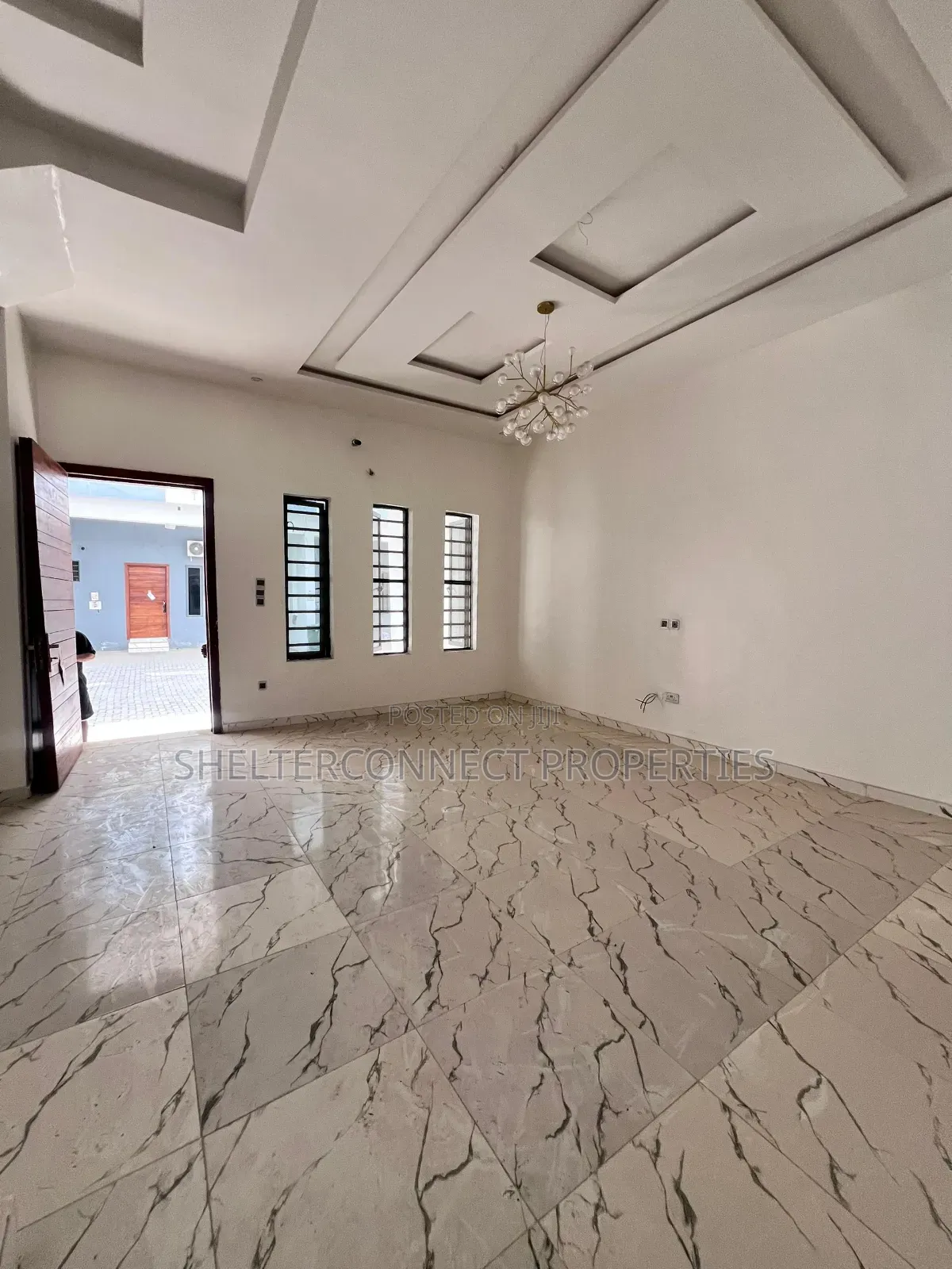 4bdrm Duplex in Ikota for sale in Ikota