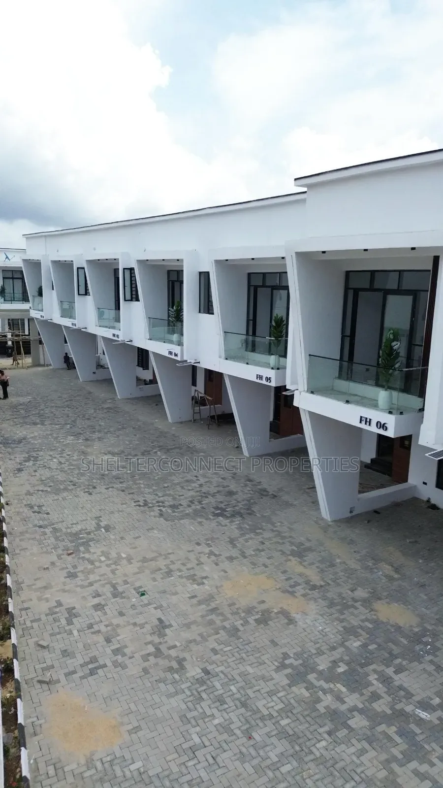 3bdrm Duplex in Ikota for sale in Ikota