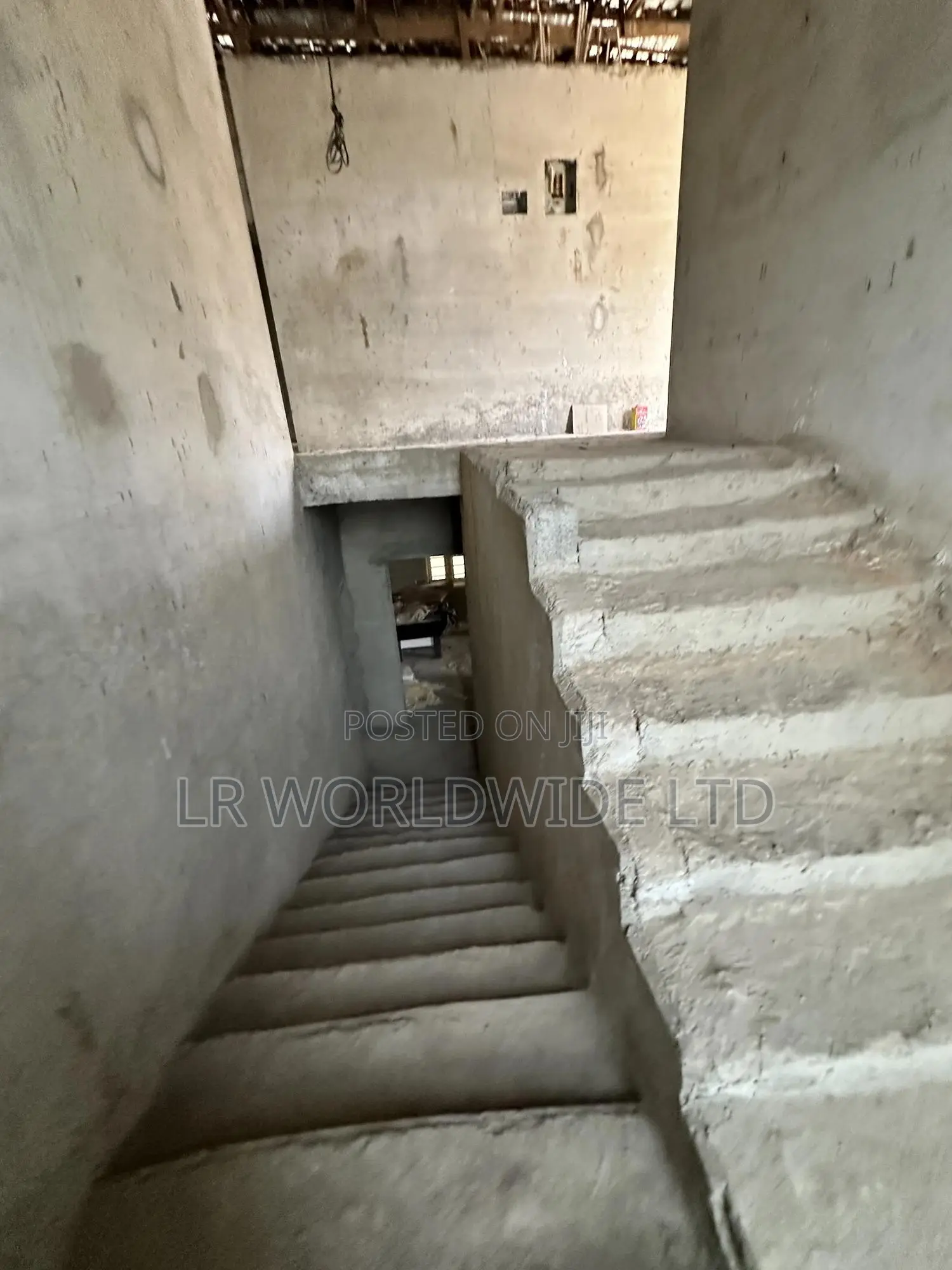 5bdrm Duplex In Lugbe District For Sale in Lugbe District