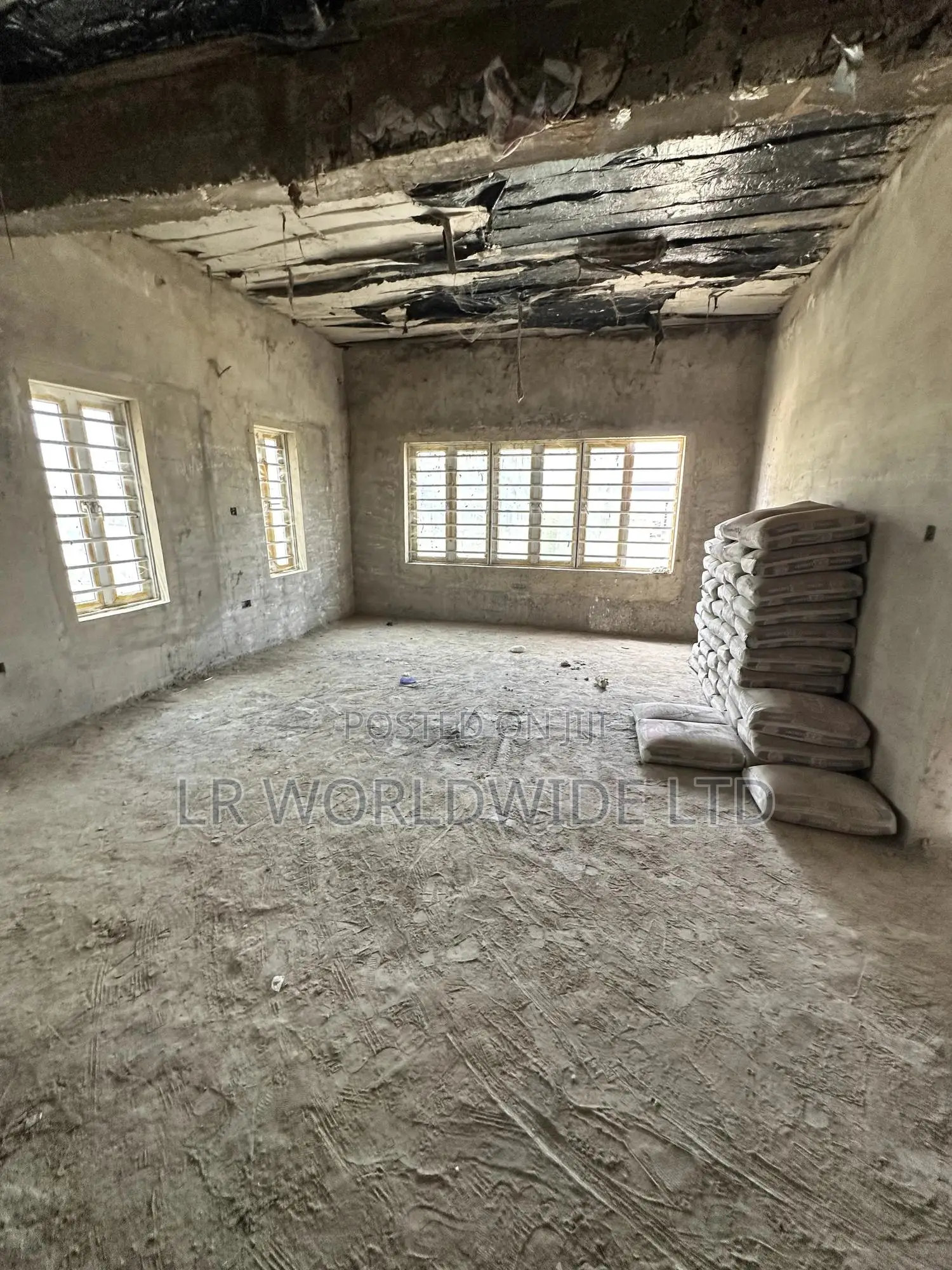 5bdrm Duplex In Lugbe District For Sale in Lugbe District