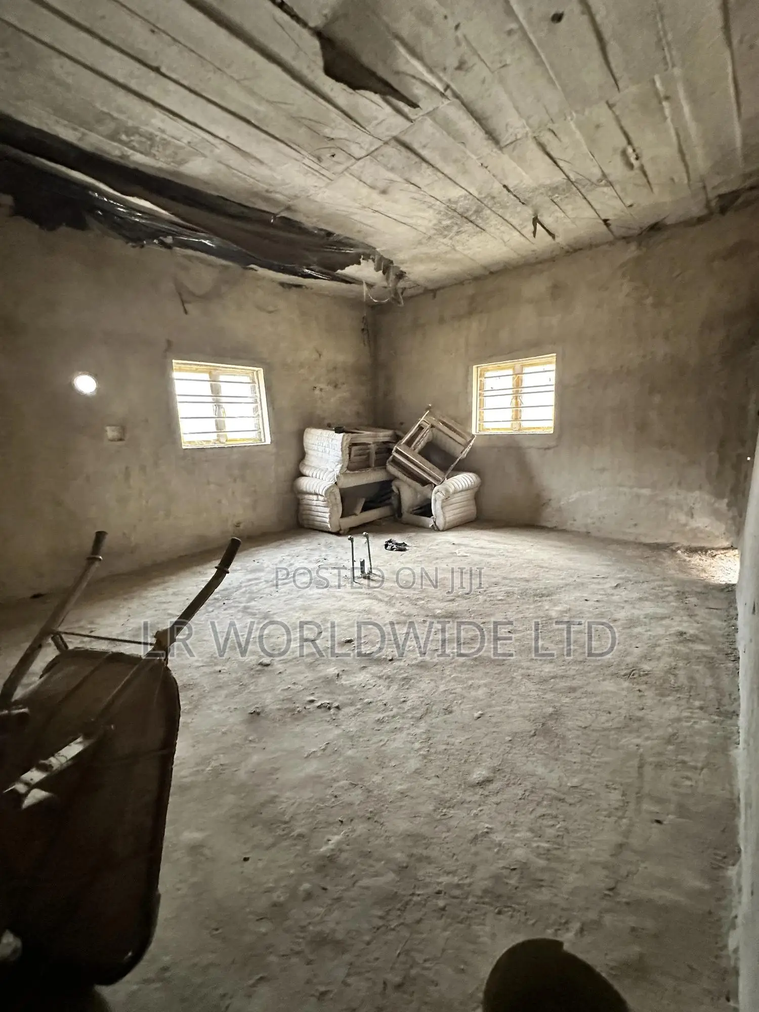5bdrm Duplex In Lugbe District For Sale in Lugbe District