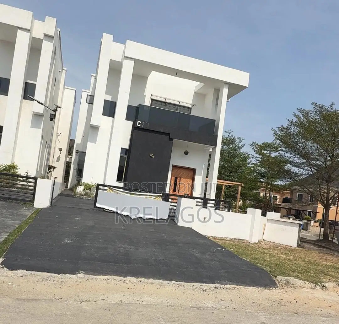 5bdrm Duplex in Chevron for sale in Chevron