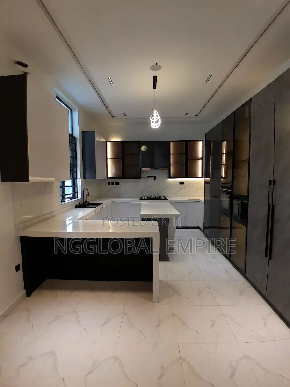 5bdrm Duplex in Royal Prime, Chevron for sale in Chevron