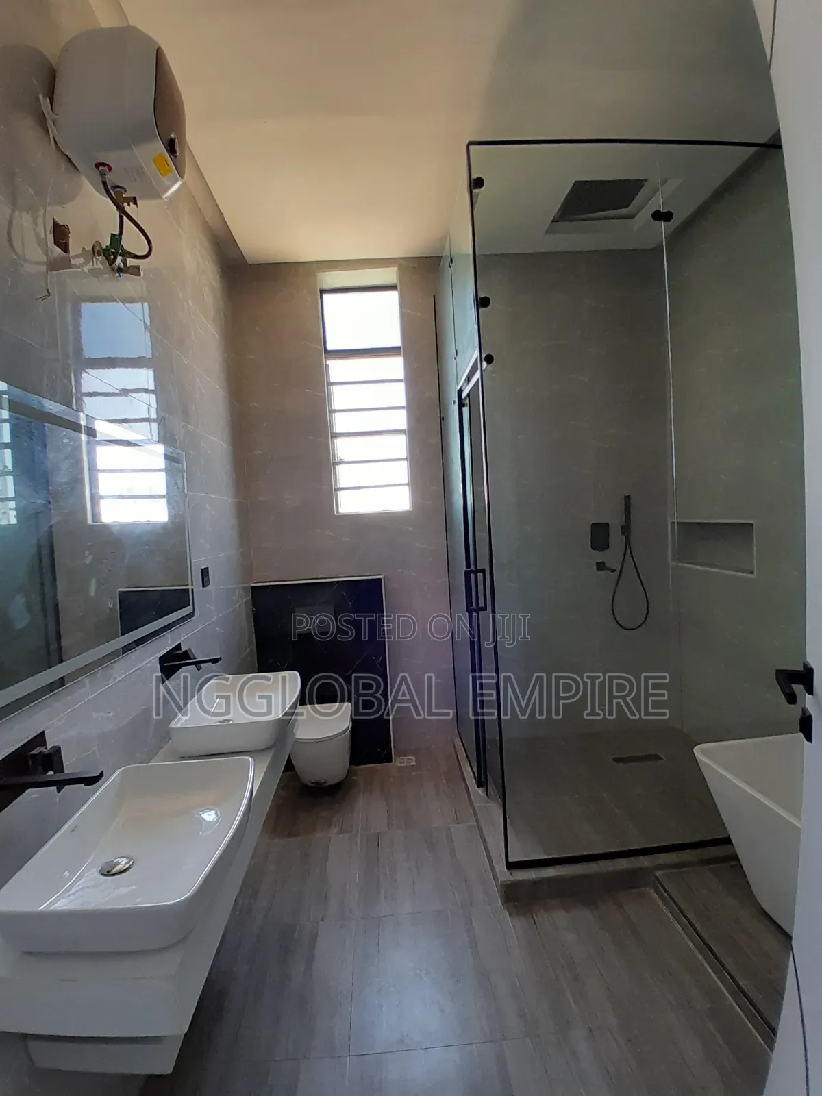 5bdrm Duplex in Royal Prime, Chevron for sale in Chevron