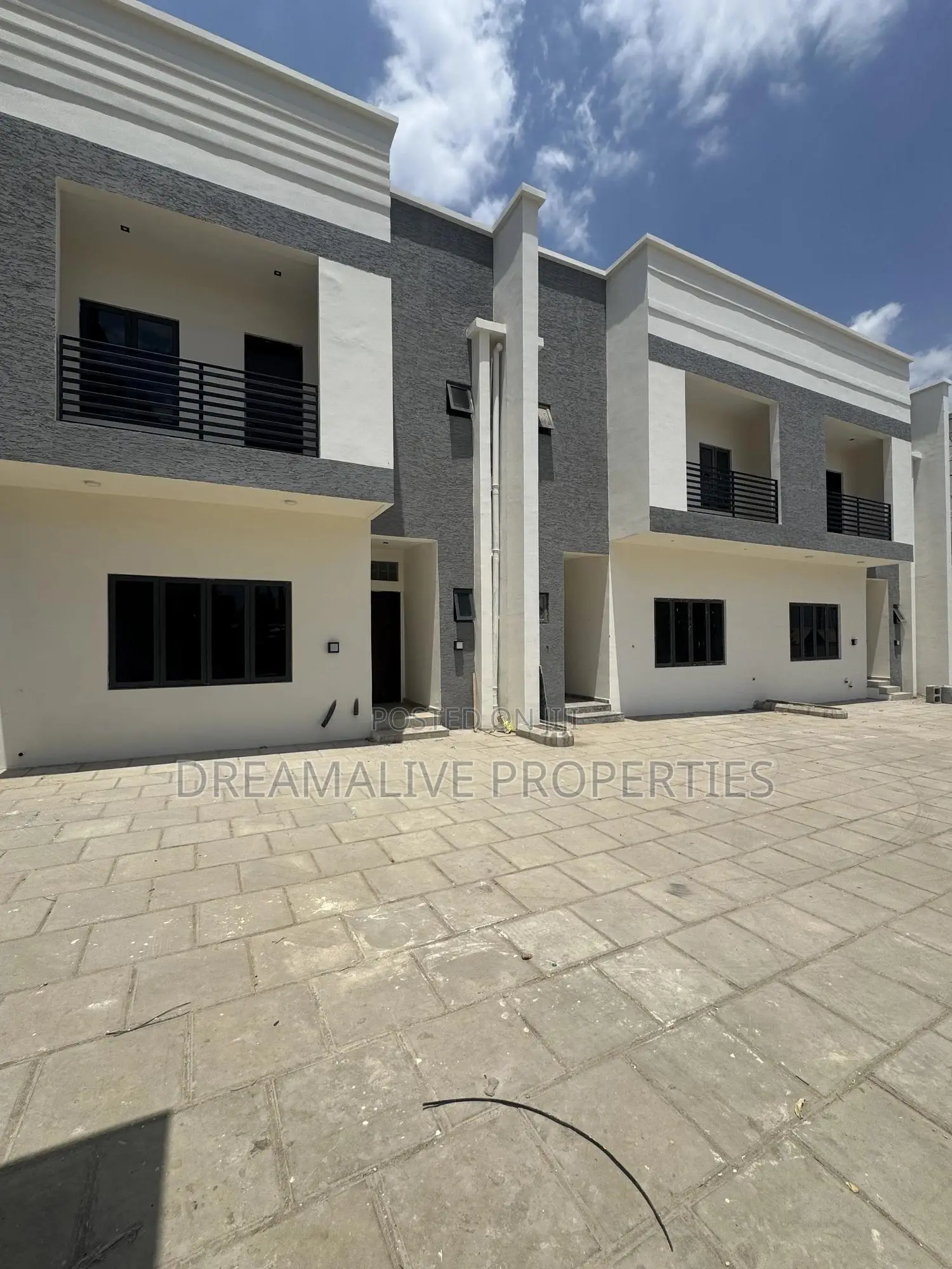 4bdrm Duplex in An Estate, Gwarinpa for sale in Gwarinpa
