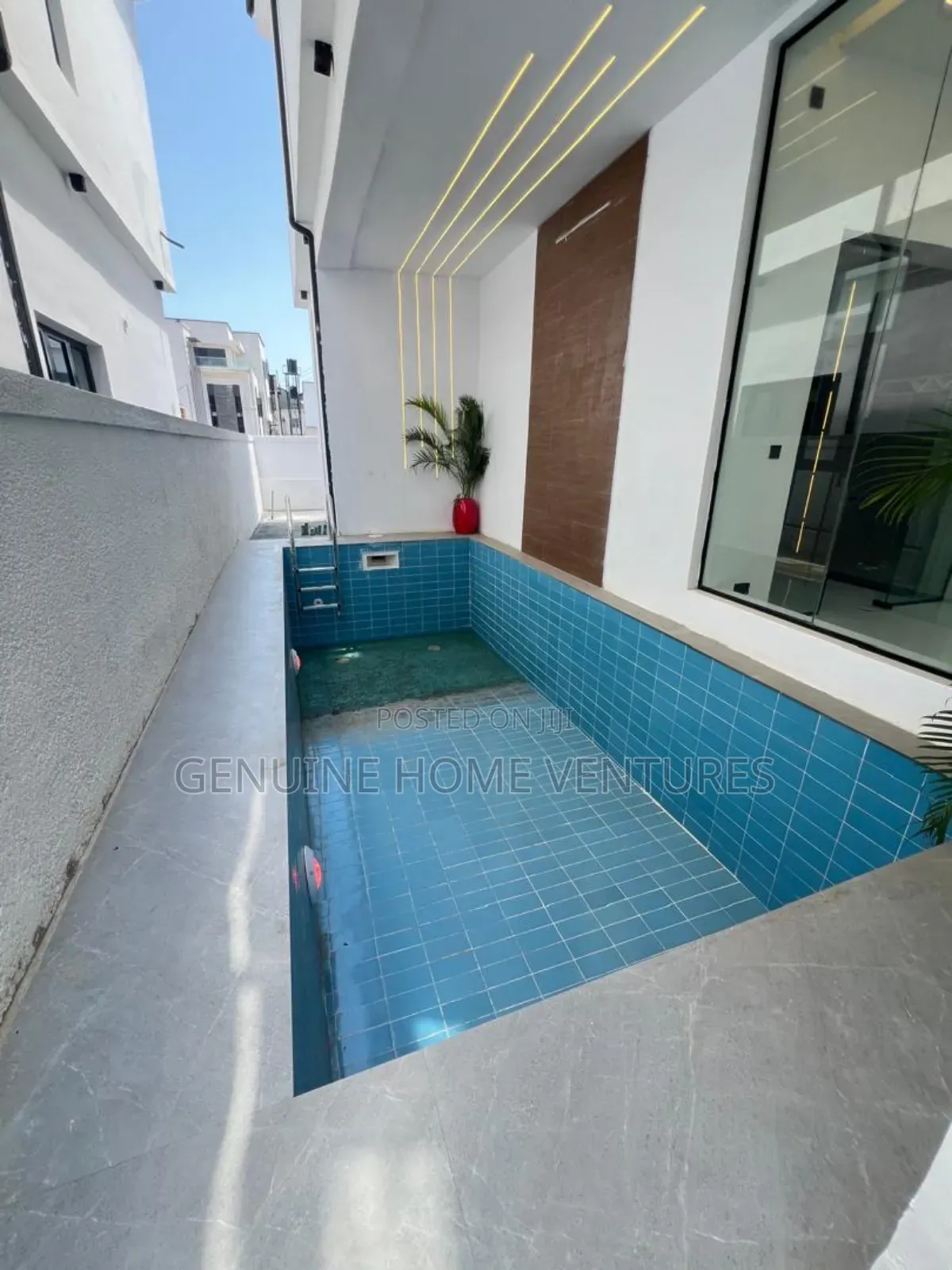 5bdrm Duplex in Ikota for sale in Ikota
