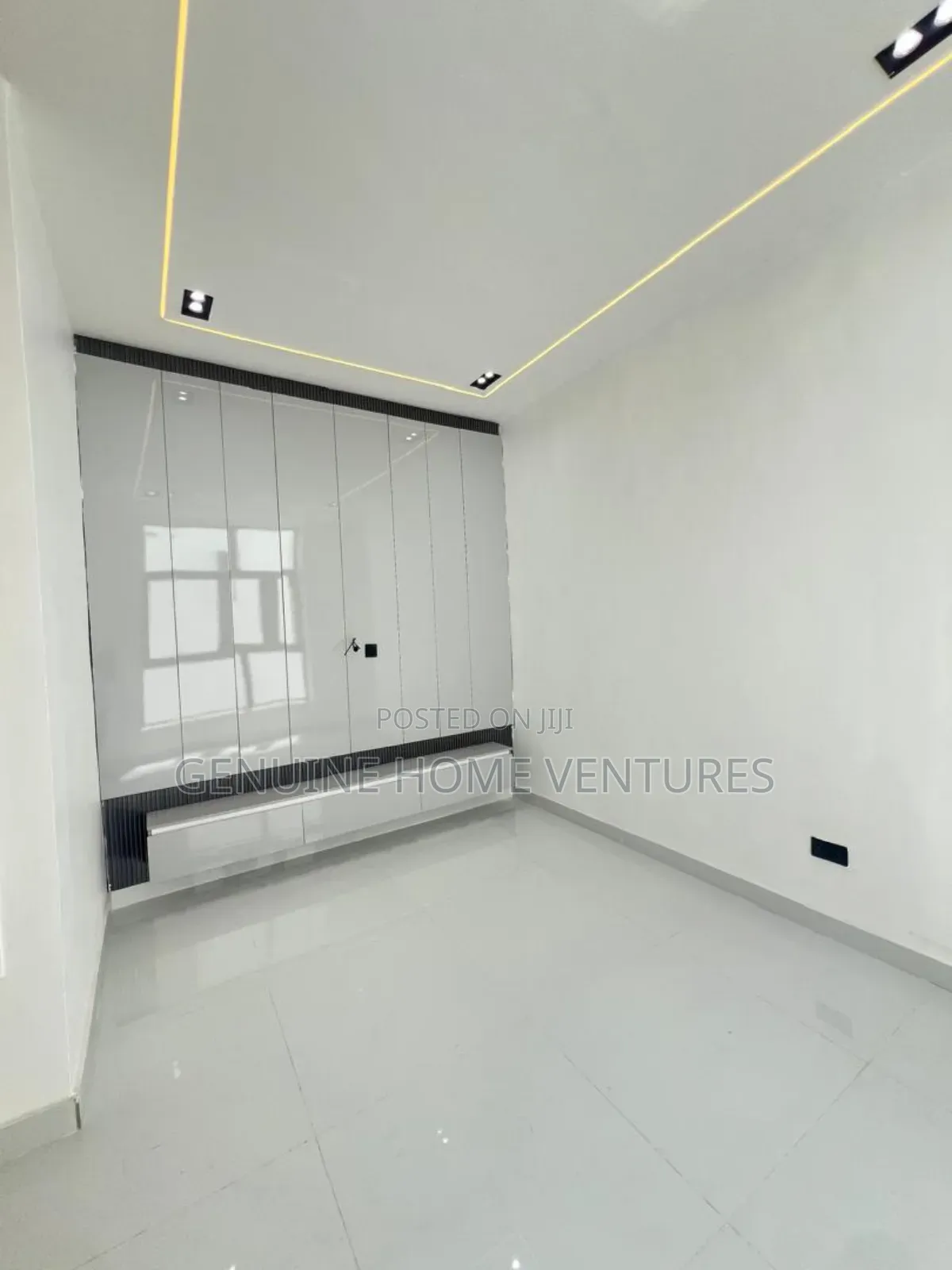 5bdrm Duplex in Ikota for sale in Ikota