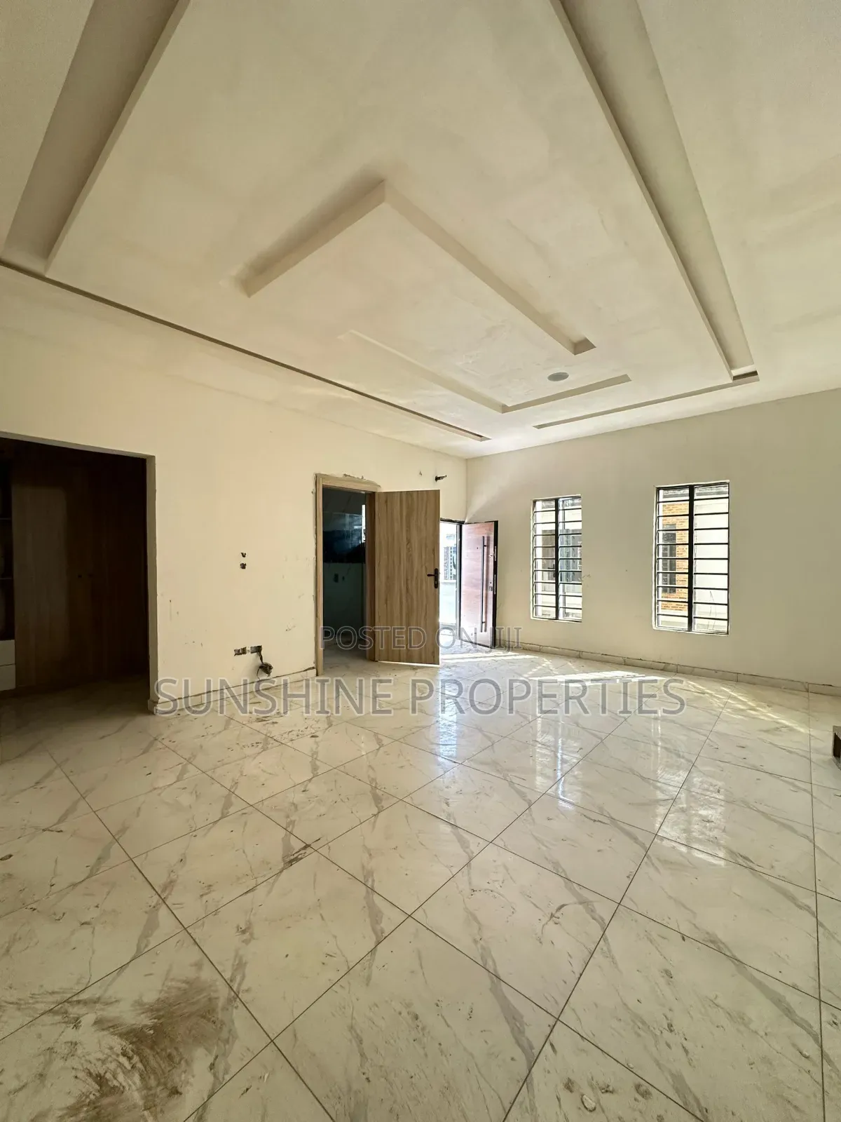 4bdrm Duplex in Chevron for sale in Chevron