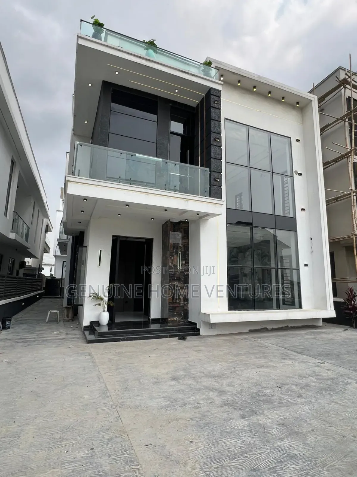 5bdrm Duplex in Ikota for sale in Ikota