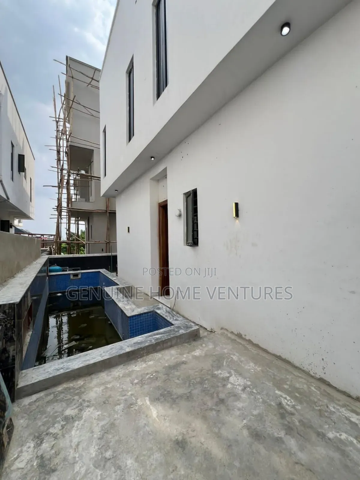 5bdrm Duplex in Ikota for sale in Ikota