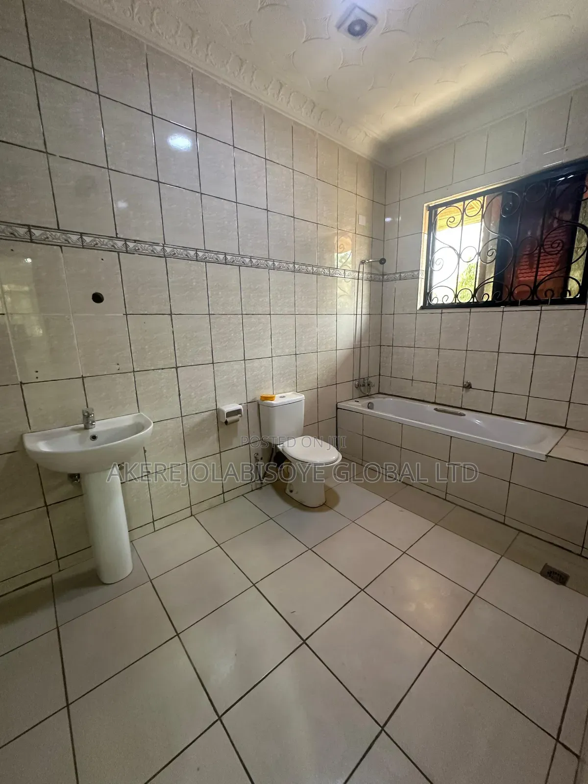 10bdrm Duplex in Wuse 2 Abuja for rent in Wuse 2