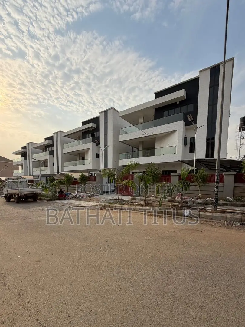 6bdrm Duplex in Katampe Extension for sale in Katampe Extension