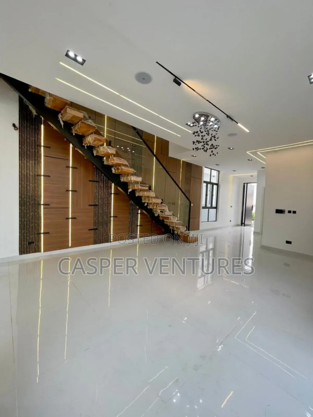 5bdrm Duplex in Lekki County, Ikota for sale in Ikota