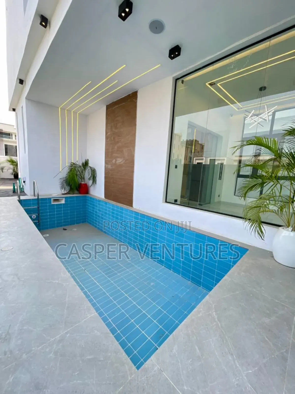 5bdrm Duplex in Lekki County, Ikota for sale in Ikota