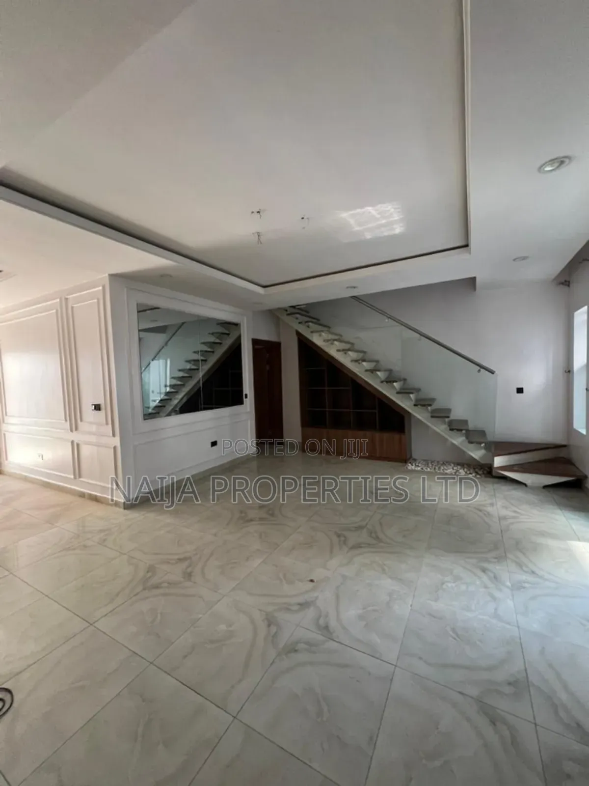 2bdrm Maisonette in Off Freedom Way, Lekki Phase 1 for rent in Lekki Phase 1