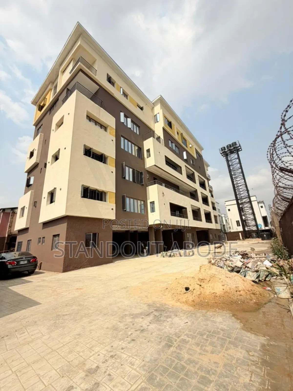 3bdrm Apartment in In An Estate, Ikeja GRA for sale in Ikeja GRA
