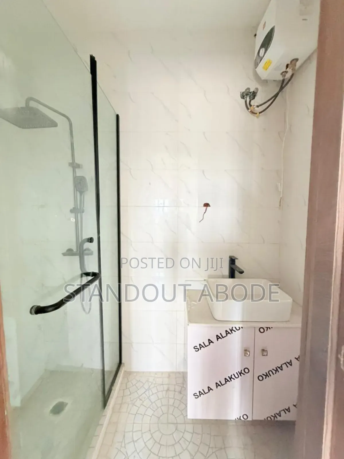 3bdrm Apartment in In An Estate, Ikeja GRA for sale in Ikeja GRA