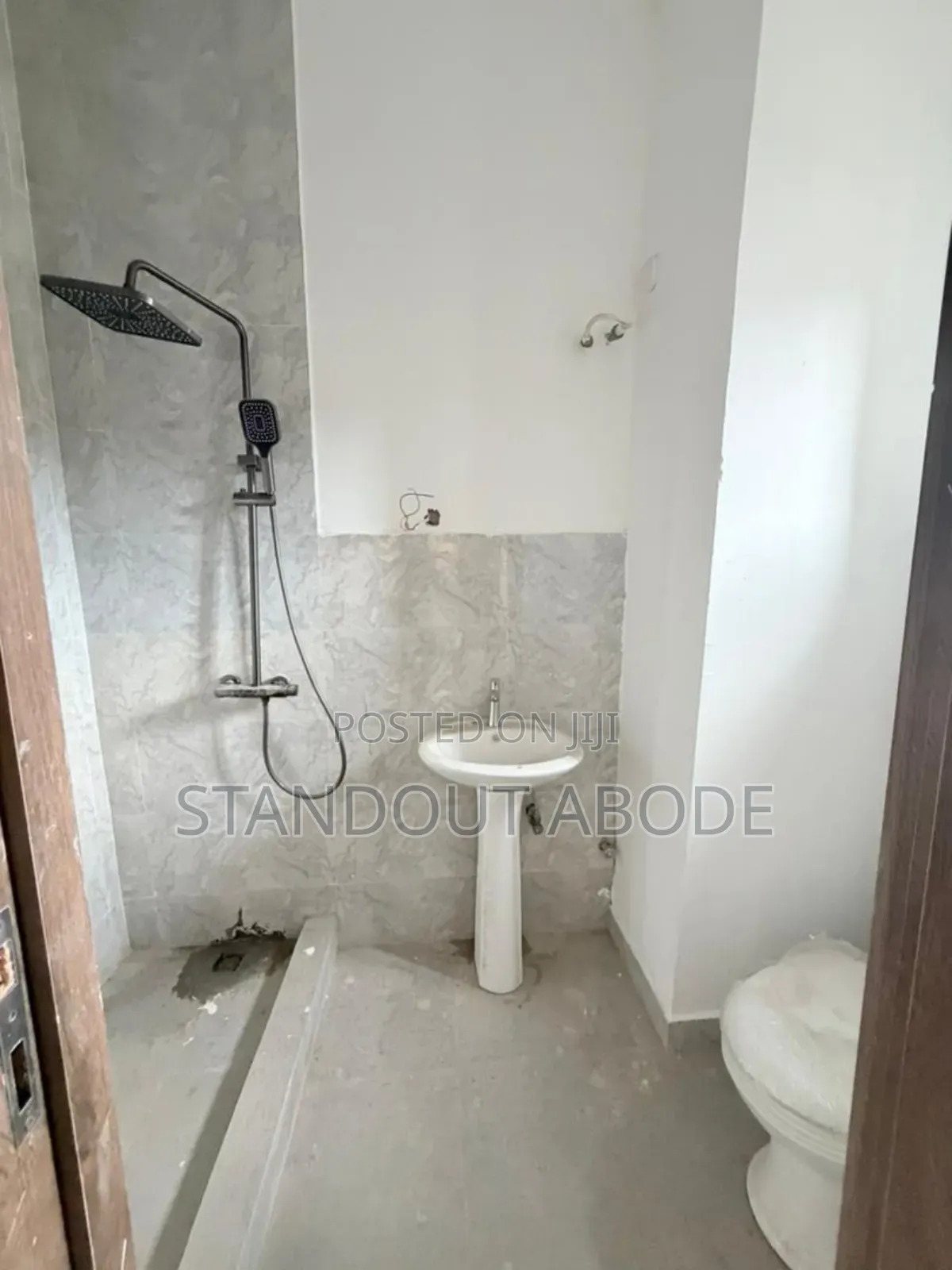3bdrm Apartment in In An Estate, Ikeja GRA for sale in Ikeja GRA