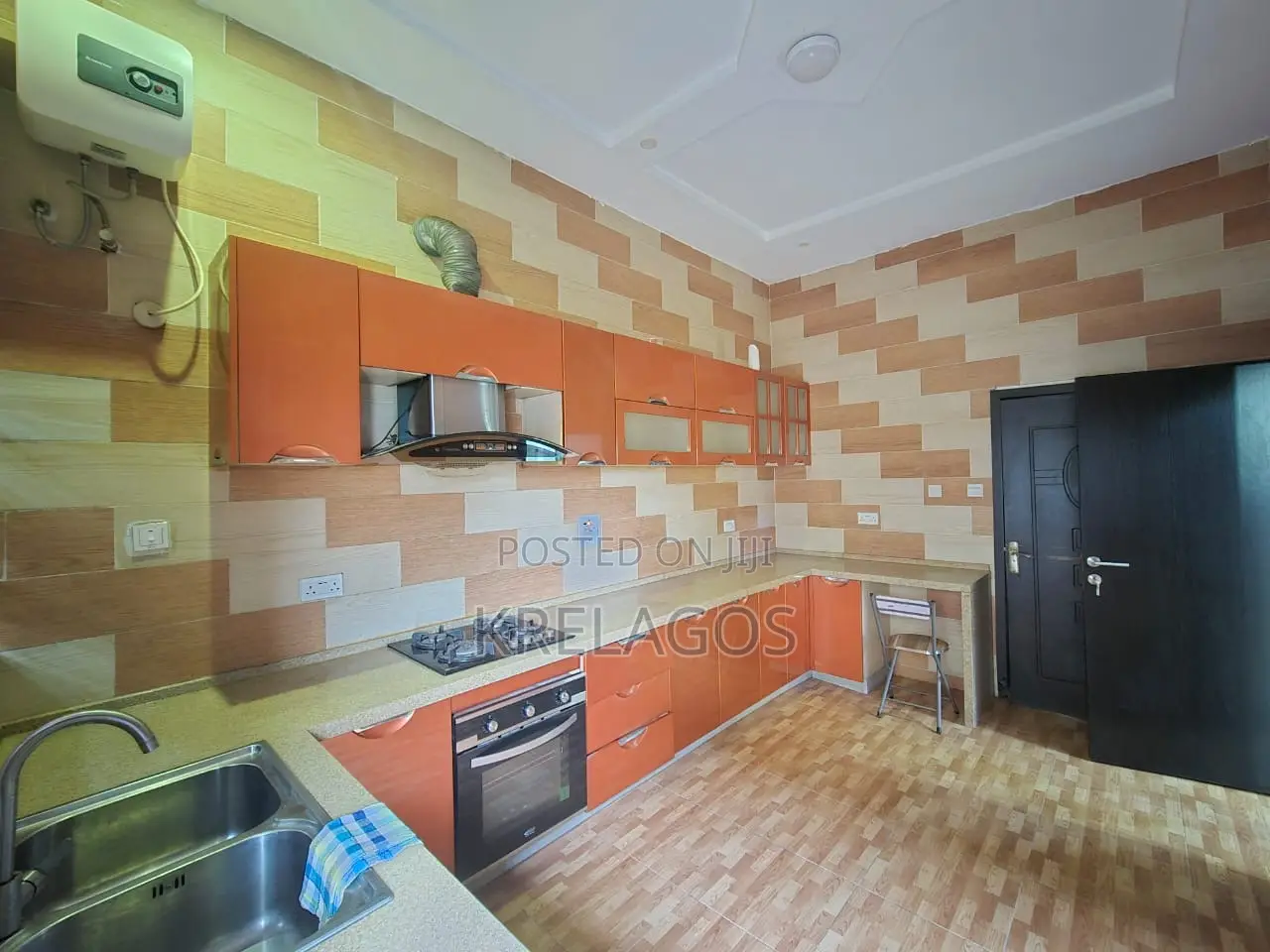 5bdrm Duplex in Agungi for sale in Agungi