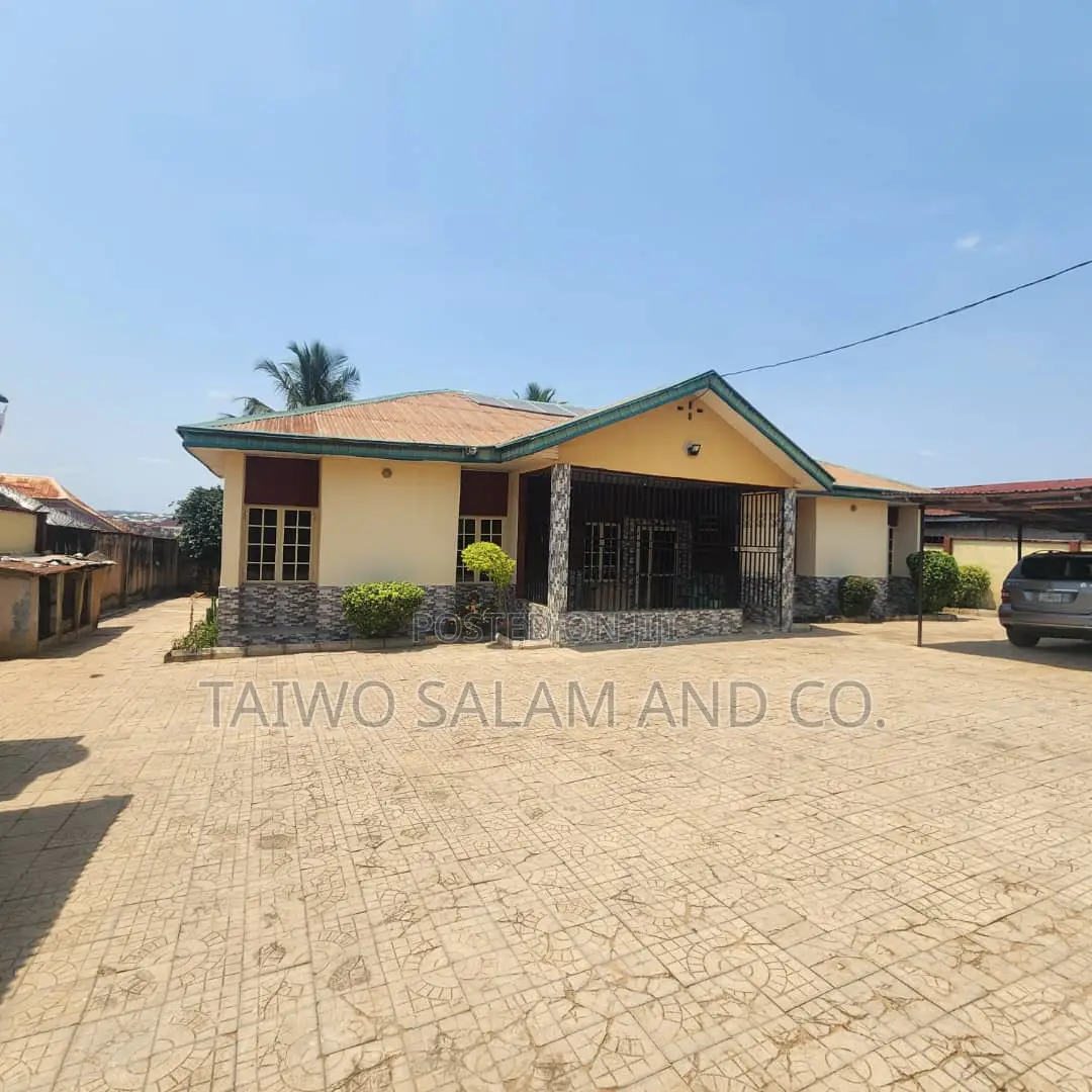 3bdrm Bungalow in Akala Express for sale in Akala Express