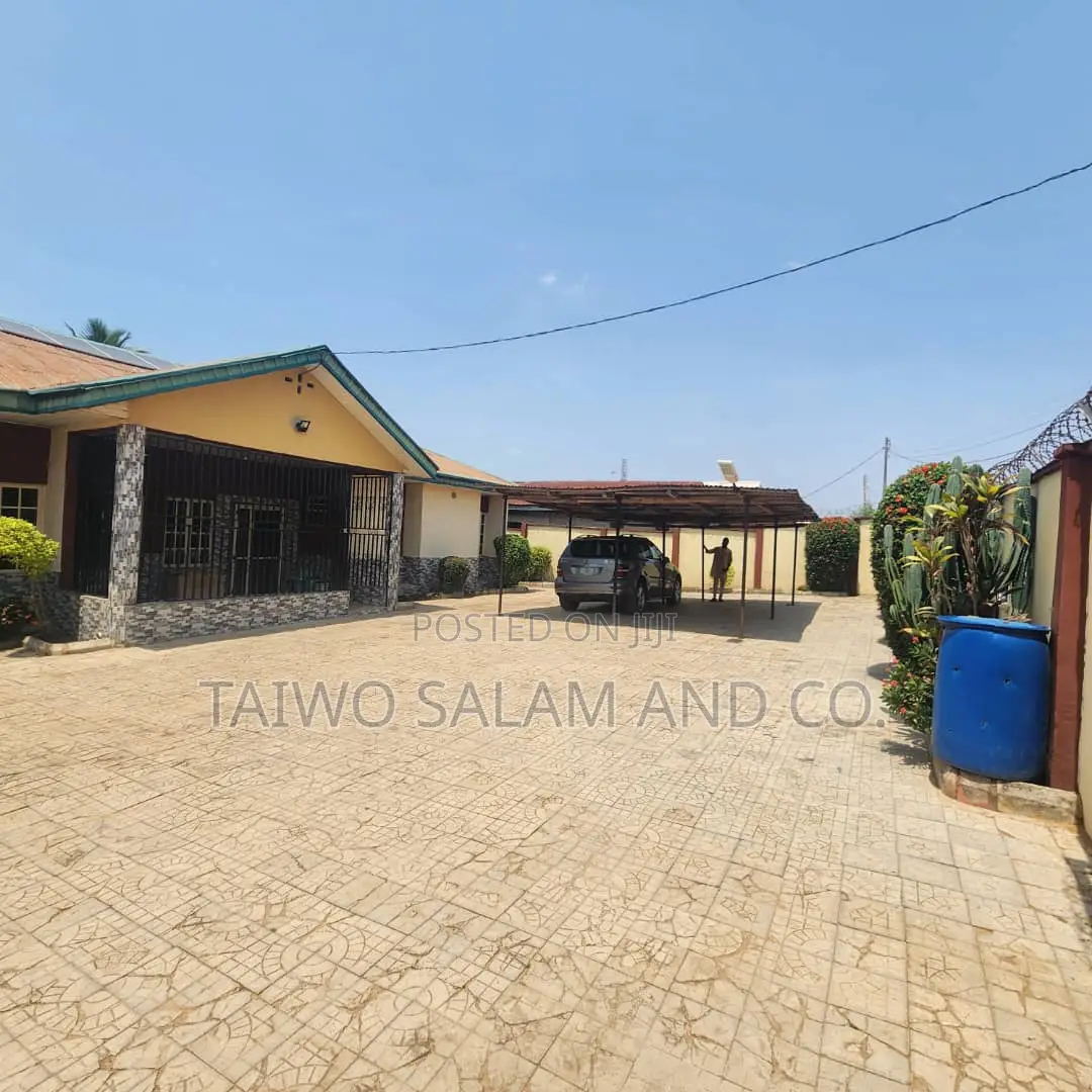 3bdrm Bungalow in Akala Express for sale in Akala Express