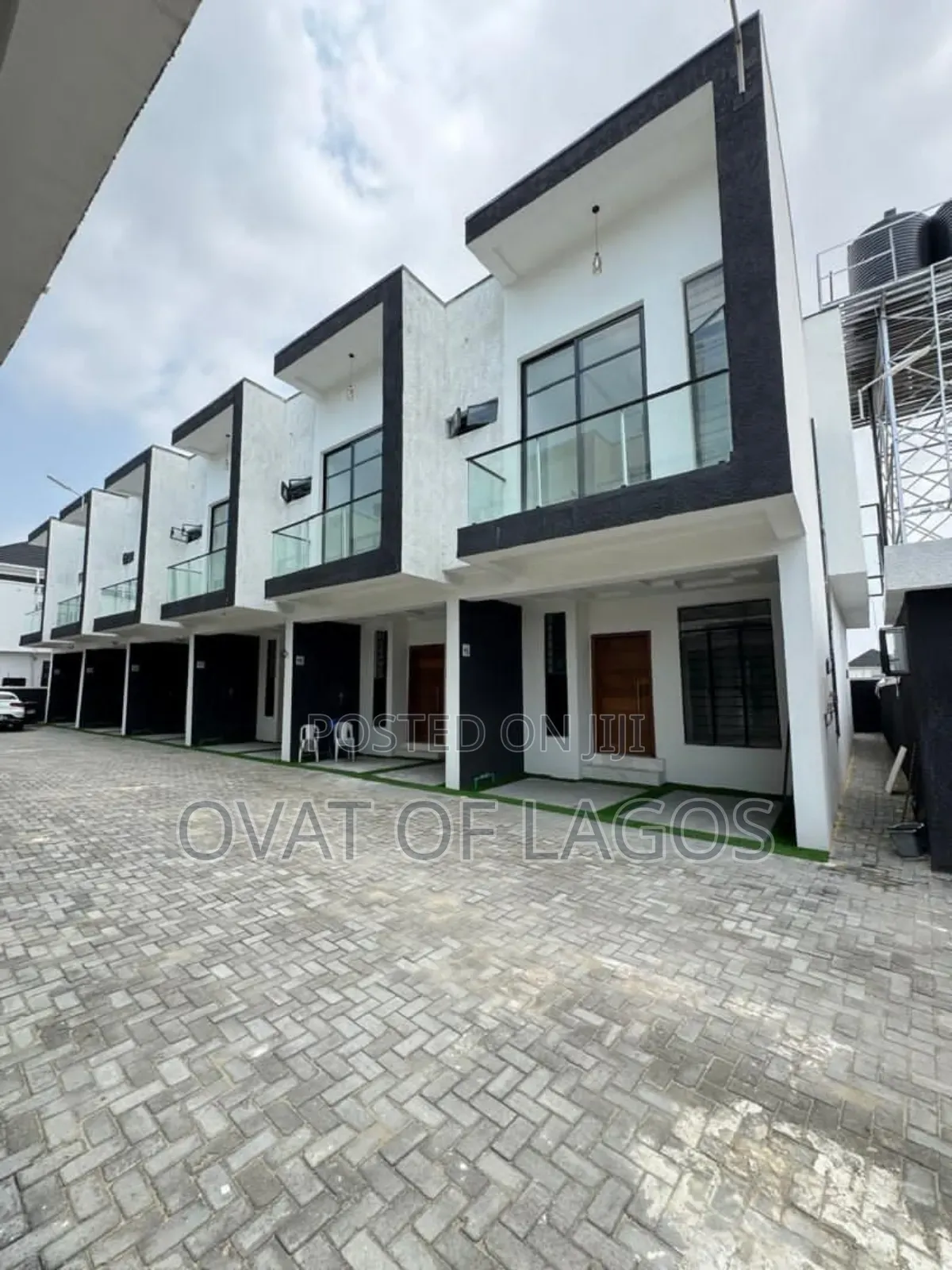3bdrm Duplex in Ikota for rent in Ikota