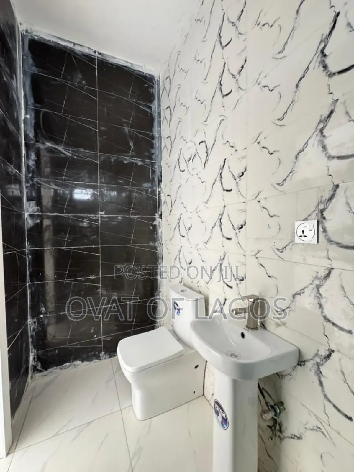3bdrm Duplex in Ikota for rent in Ikota