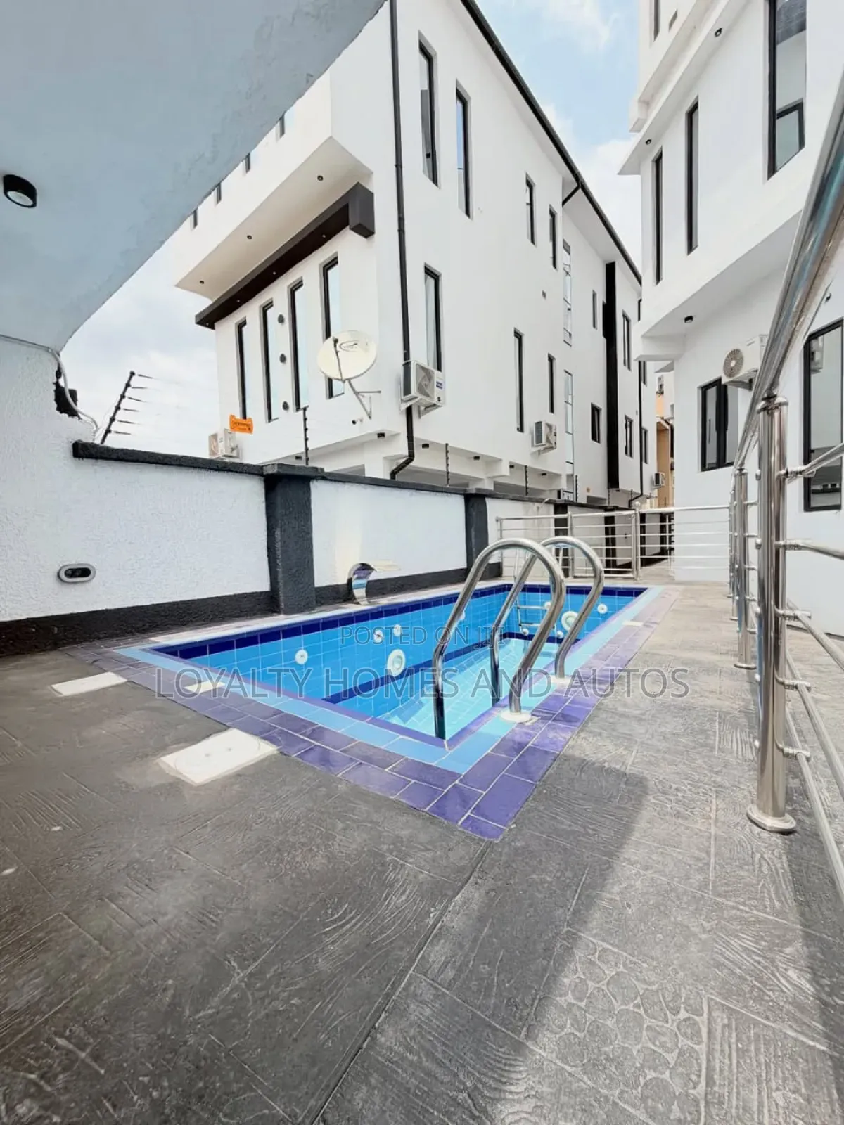 7bdrm Duplex in GRA Phase 2 Shangisha for sale in GRA Phase 2 Shangisha