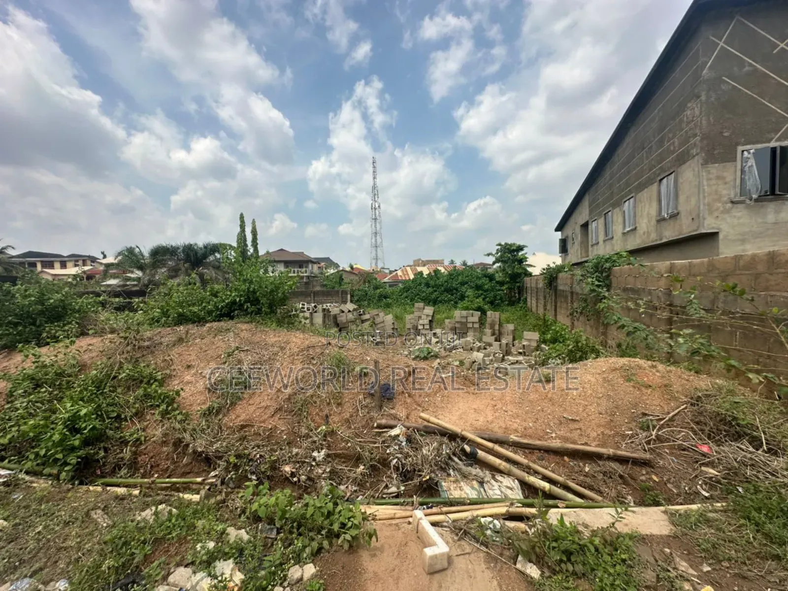 Omolayo Estate, Akobo, Ibadan 550sqm - 40m 667sqm - in Akobo