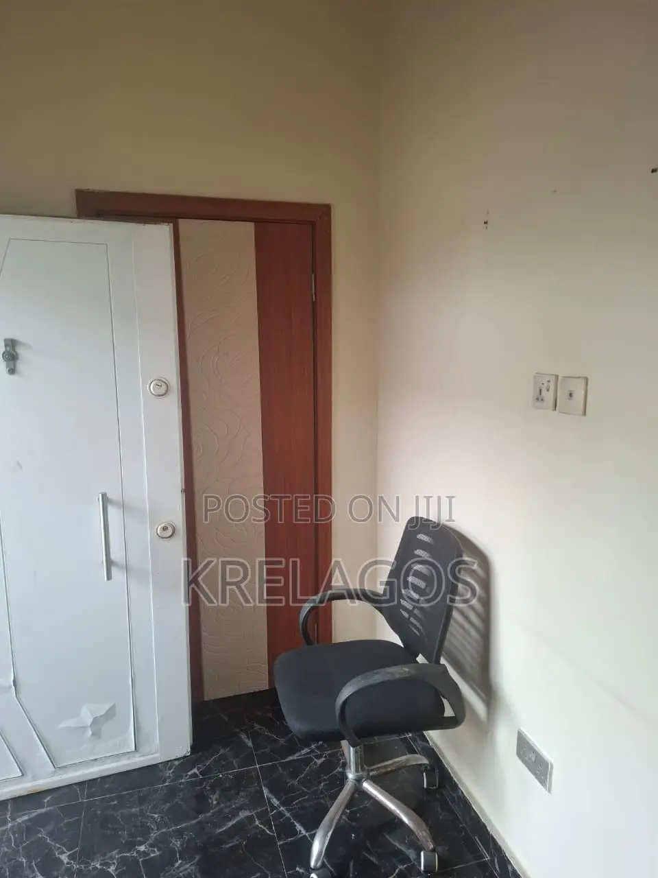 5bdrm Duplex in Agungi for sale in Agungi