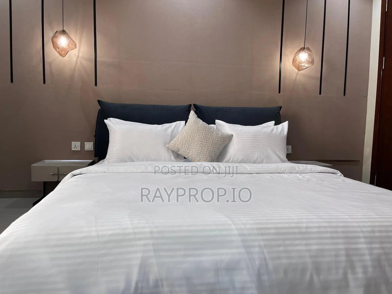 317590lk - 3 Bedroom Shortlet in Ikoyi in Ikoyi S.W